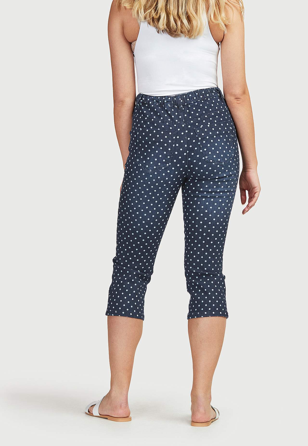 Comfortable, dotted capri jegging