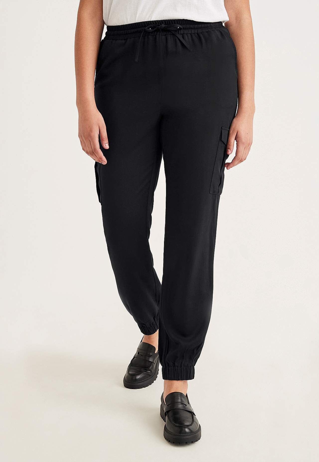 Casual cargo pants in viscose Gerbera