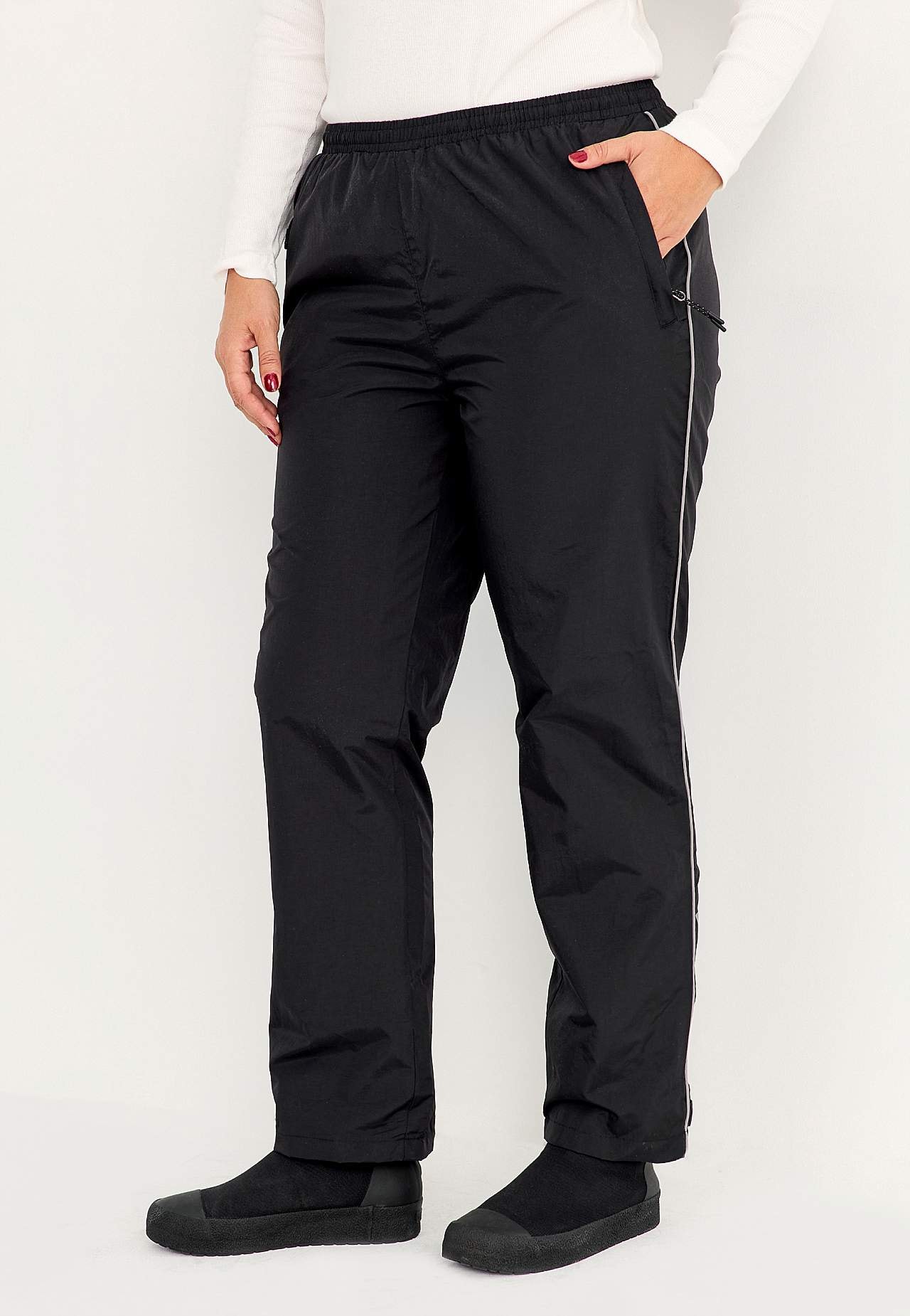 Wind pants with reflective details