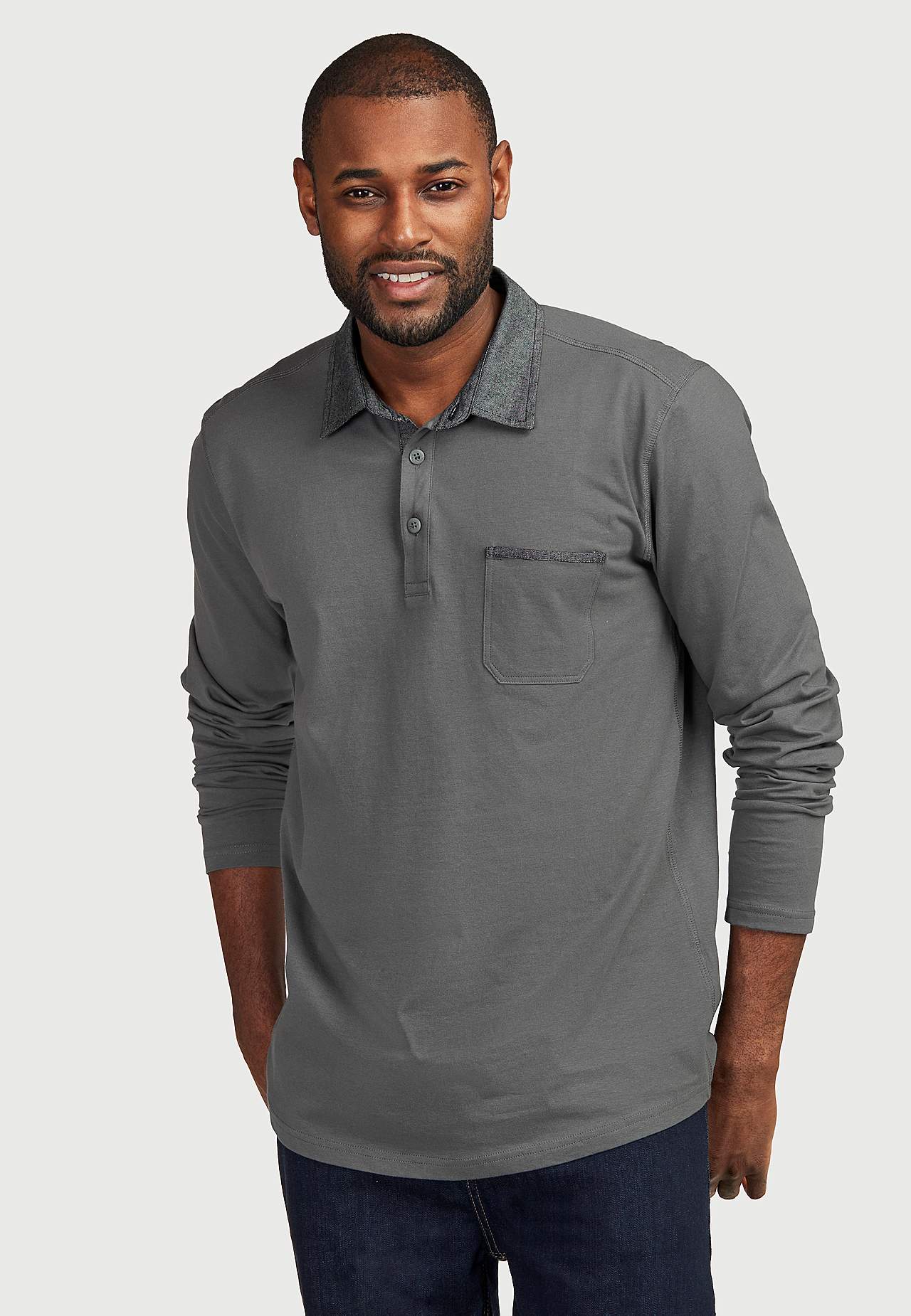 Comfortable long-sleeved jumper with collar