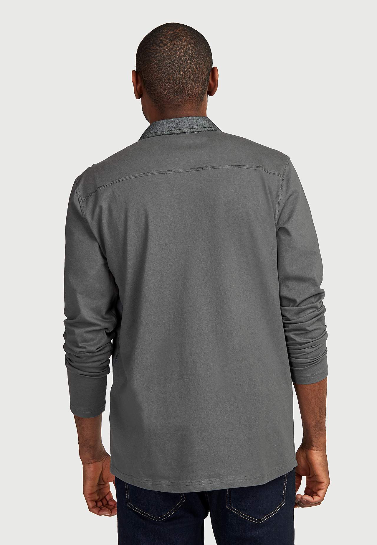 Comfortable long-sleeved jumper with collar