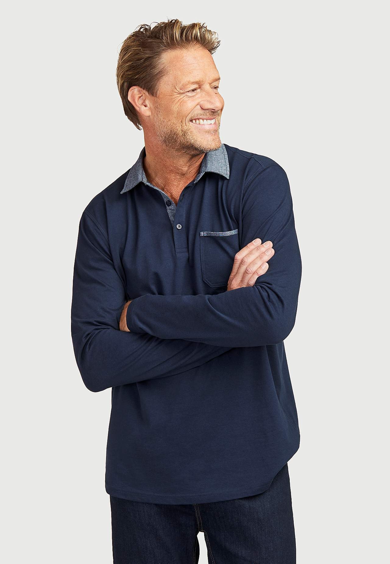 Comfortable long-sleeved jumper with collar
