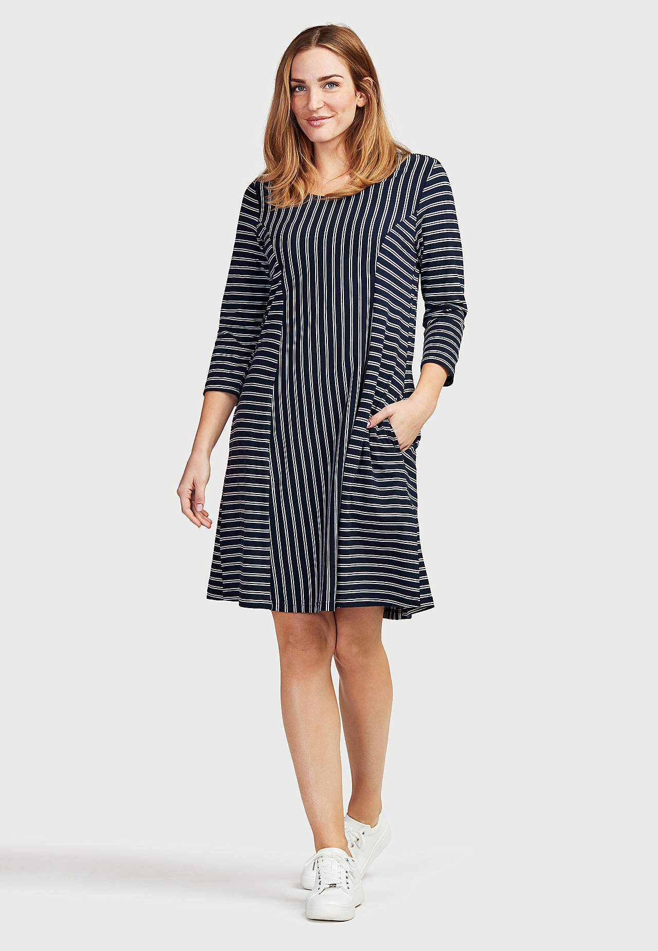 Patterned jersey dress with side pockets
