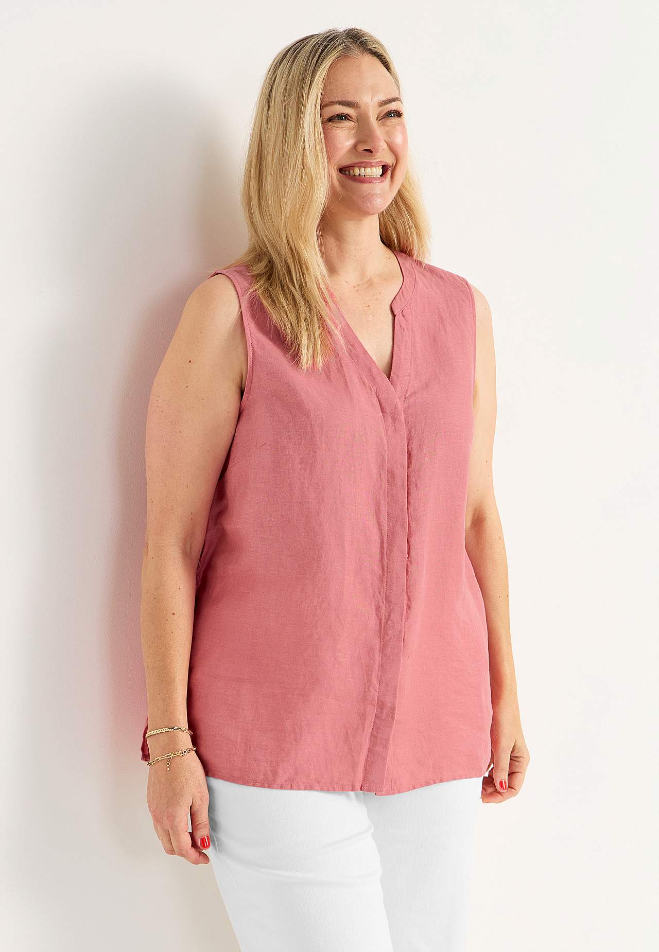 Linen Premium blouse with sleeveless design