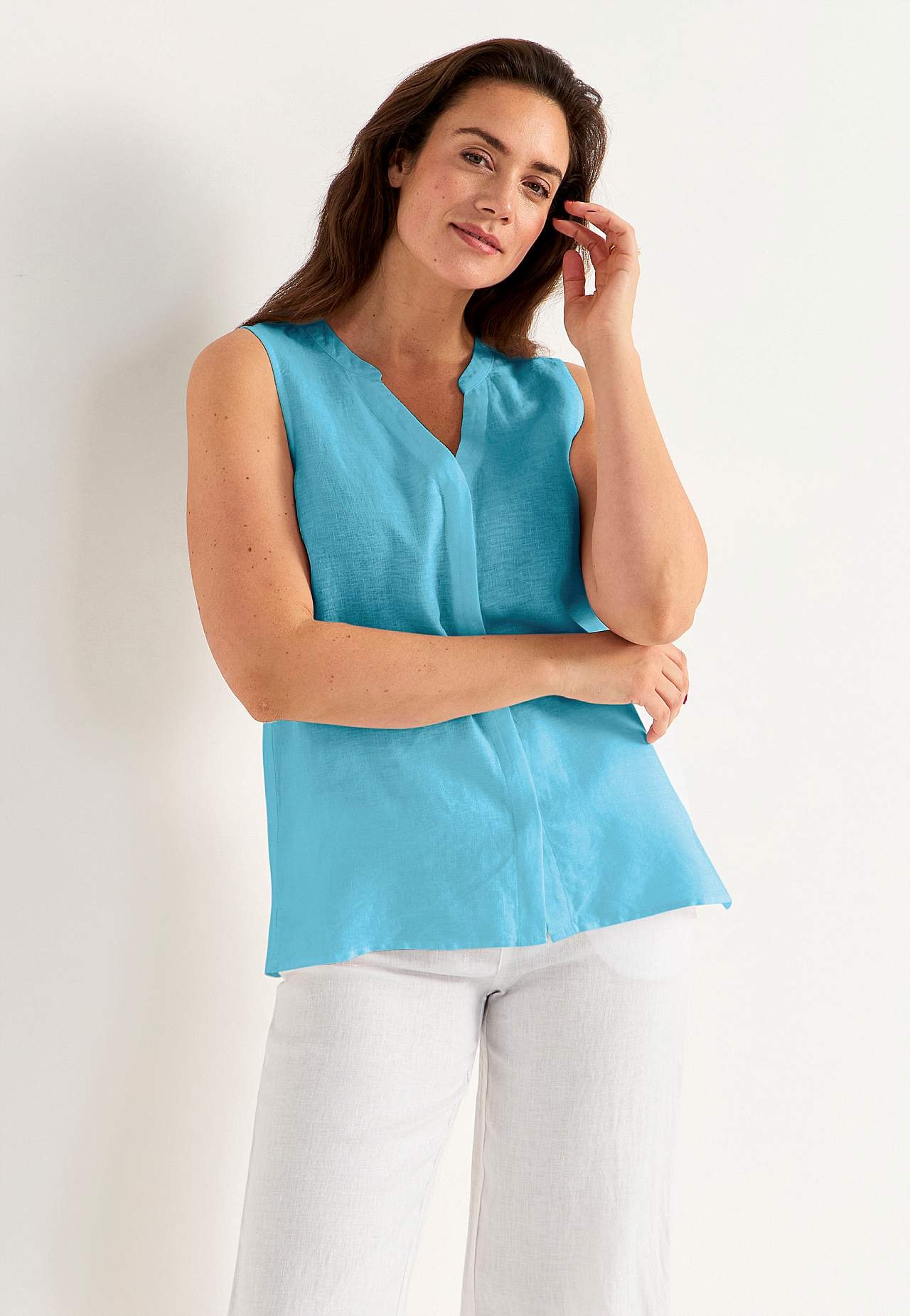 Linen Premium blouse with sleeveless design