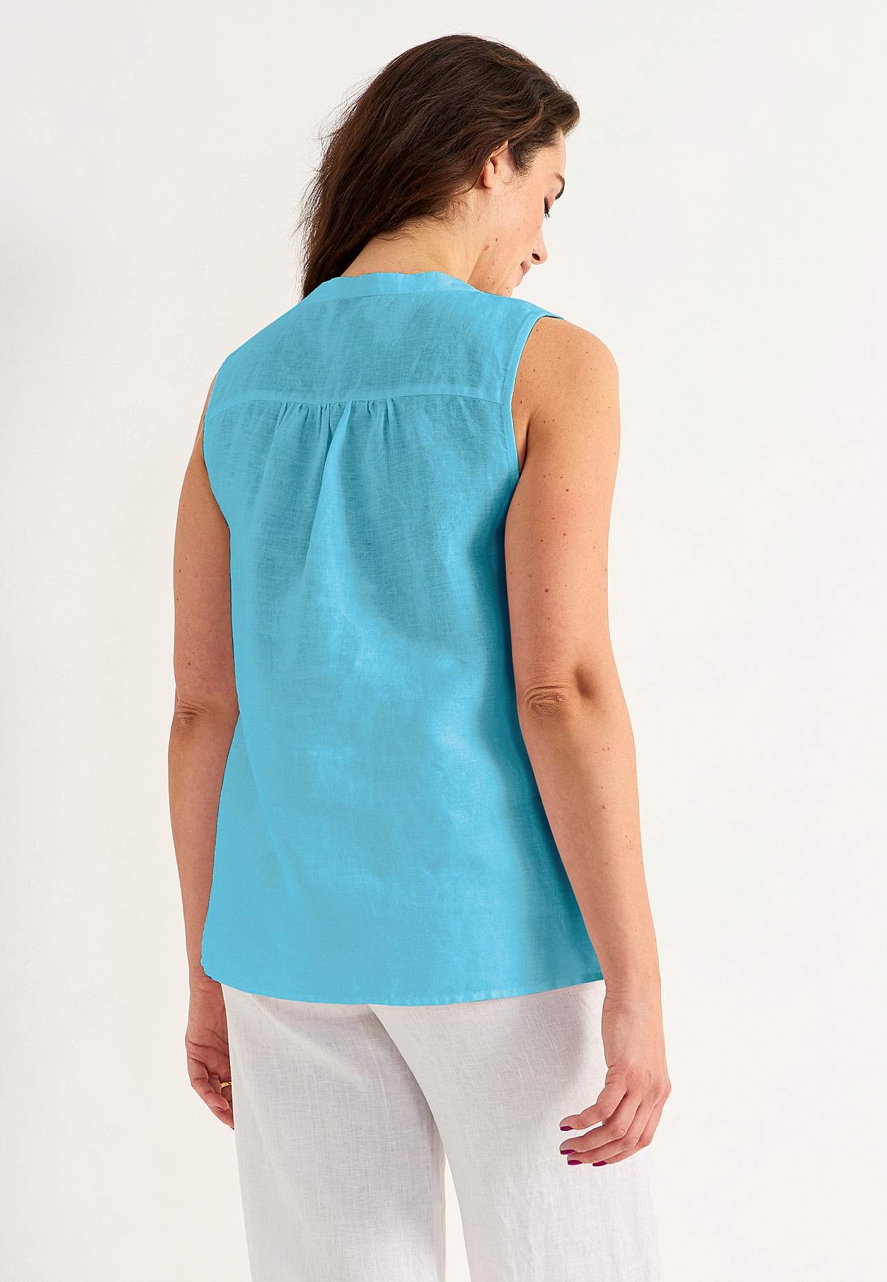 Linen Premium blouse with sleeveless design