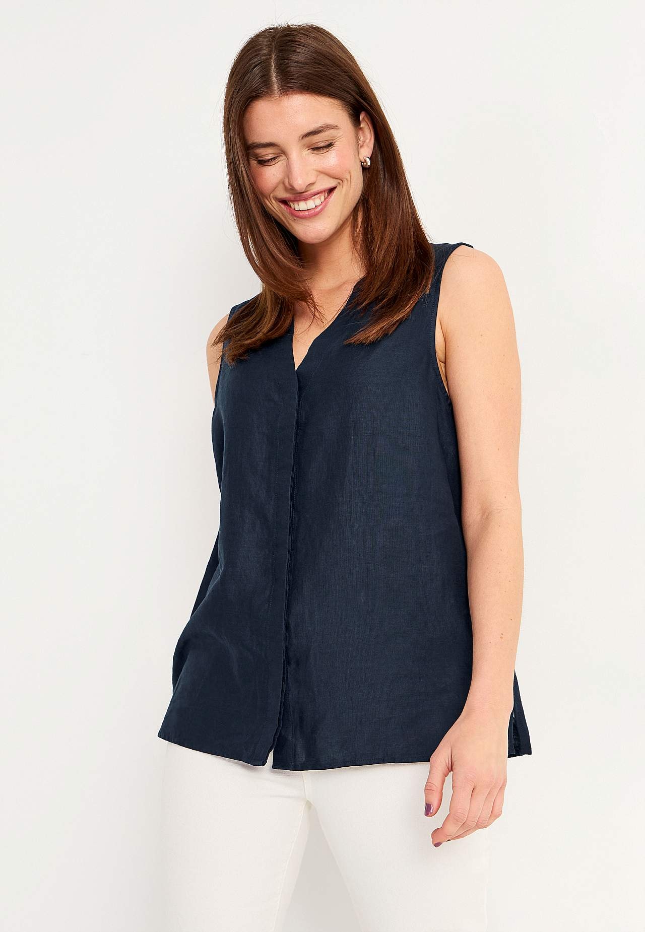 Linen Premium blouse with sleeveless design