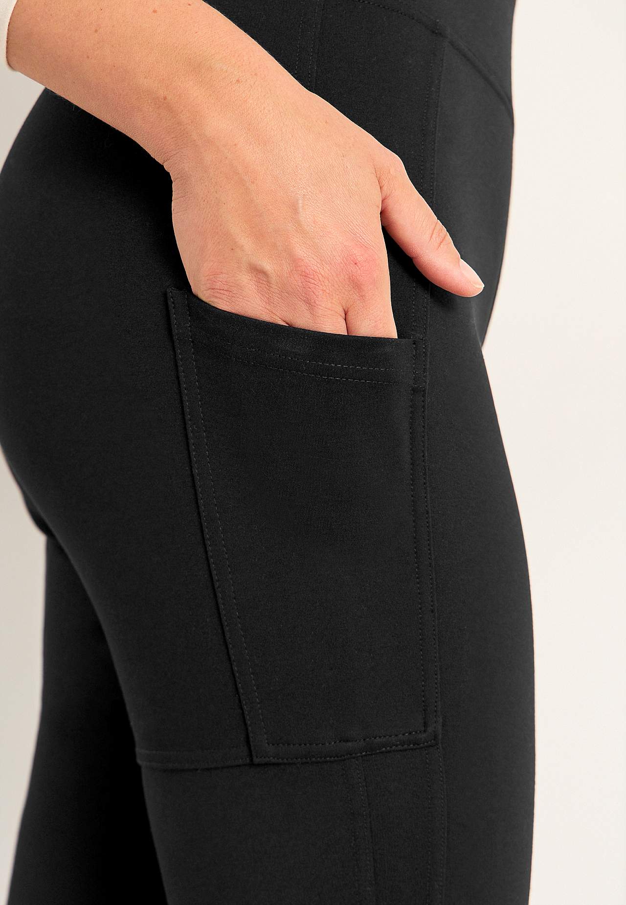 Leisure trousers with straight leg