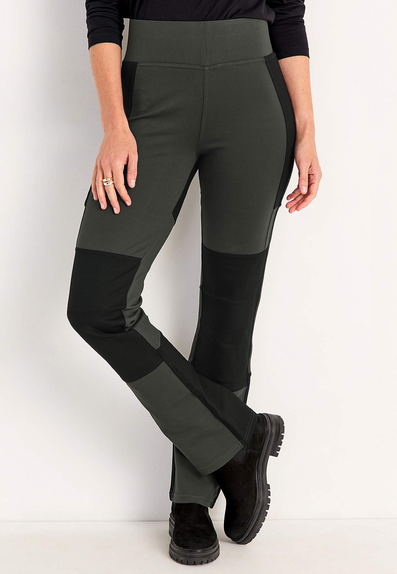Leisure trousers with straight leg