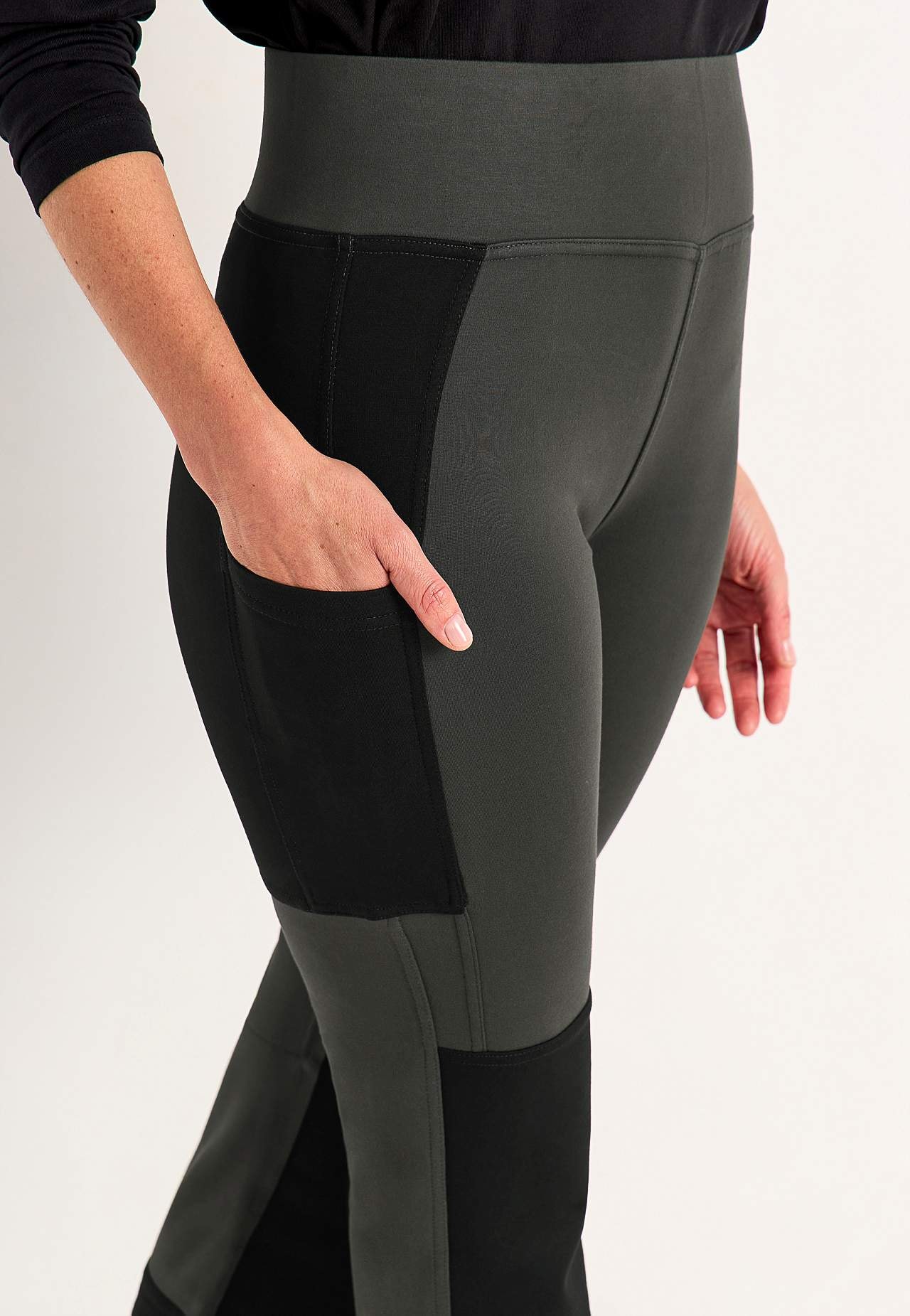 Leisure trousers with straight leg