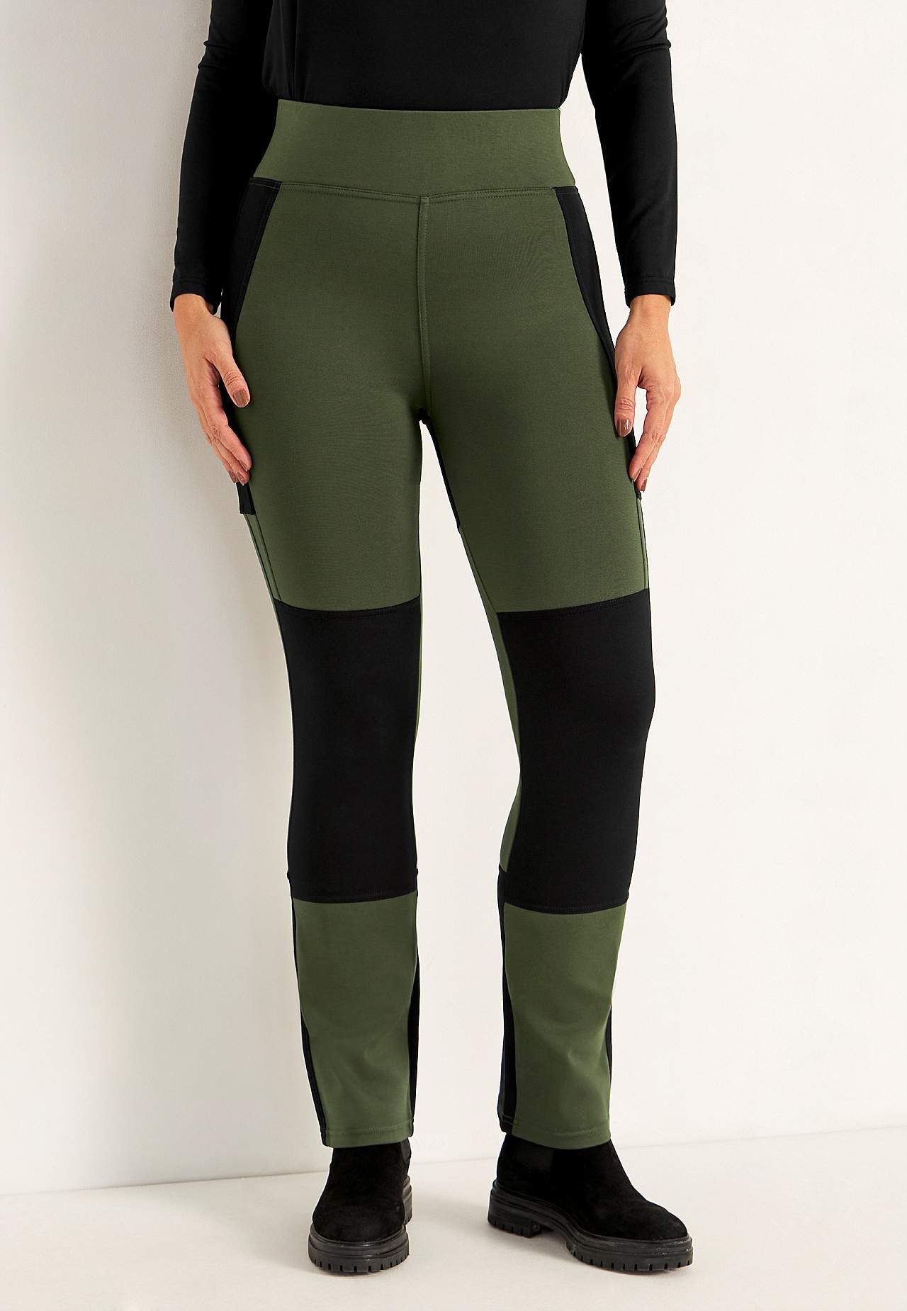 Leisure trousers with straight leg