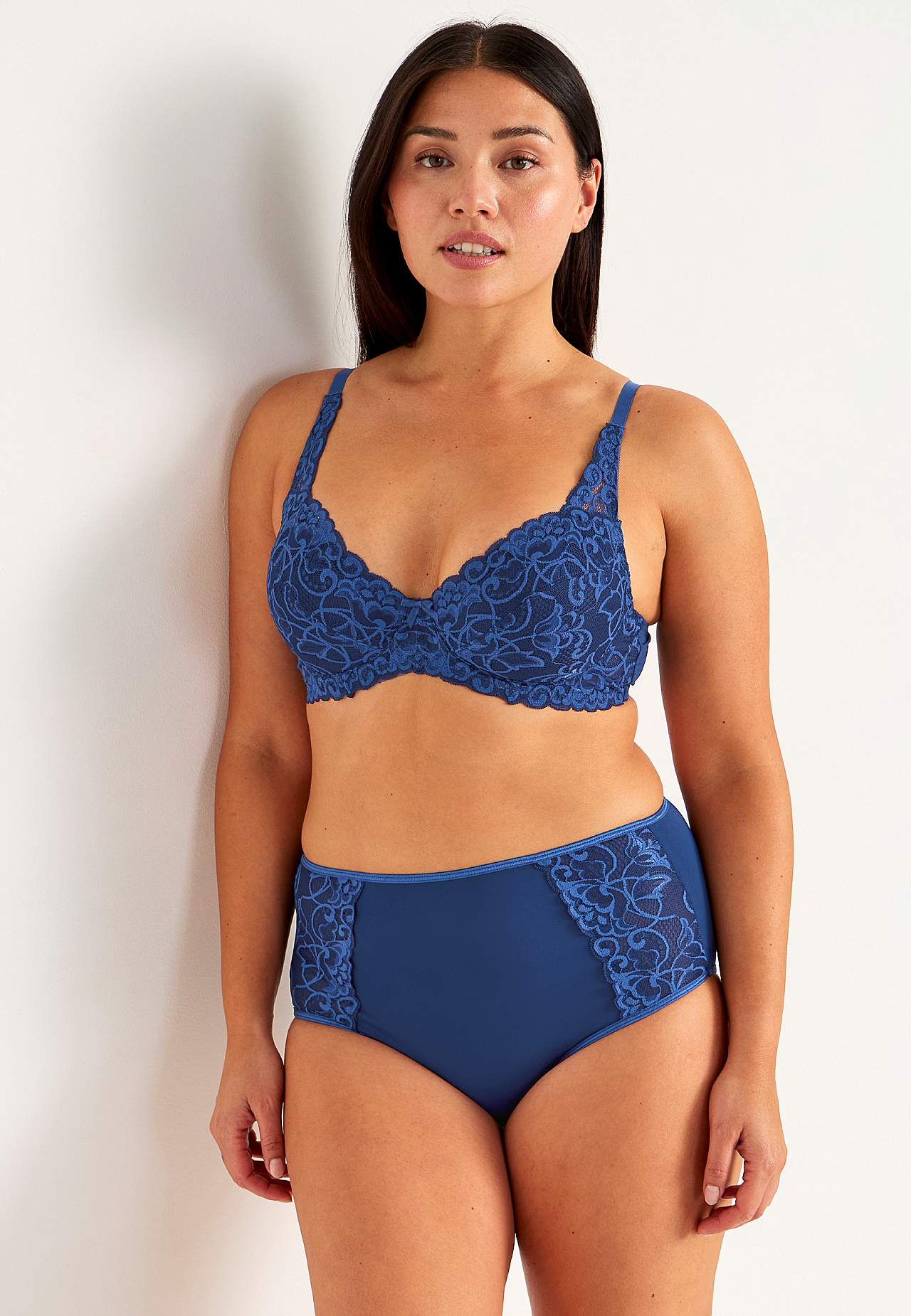 Underwired lace bra