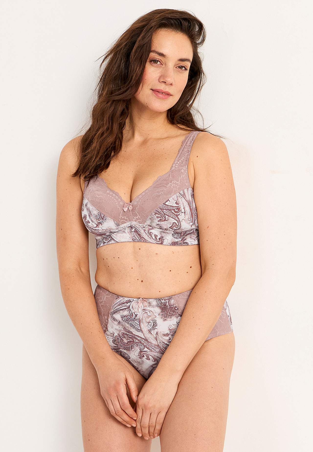 Bra without wire