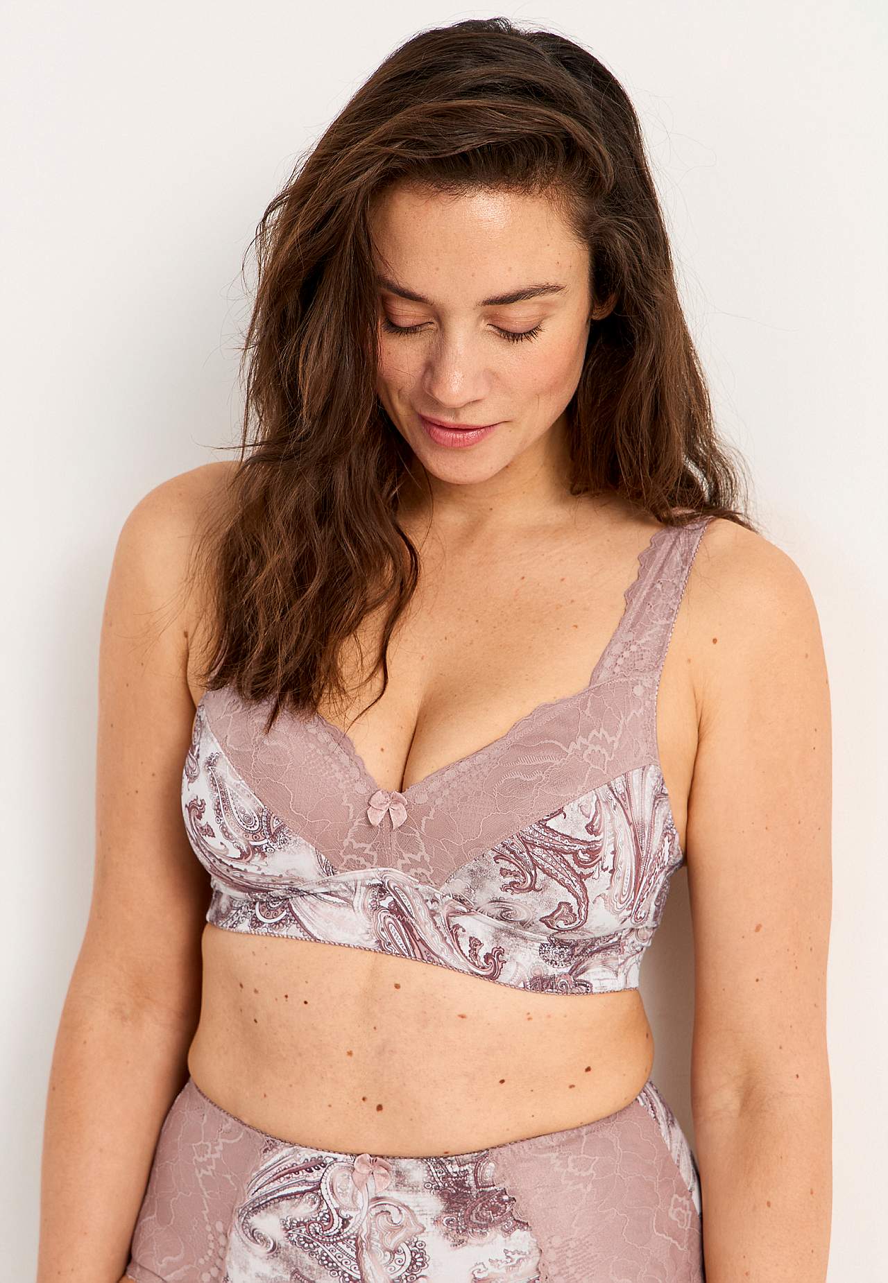 Bra without wire