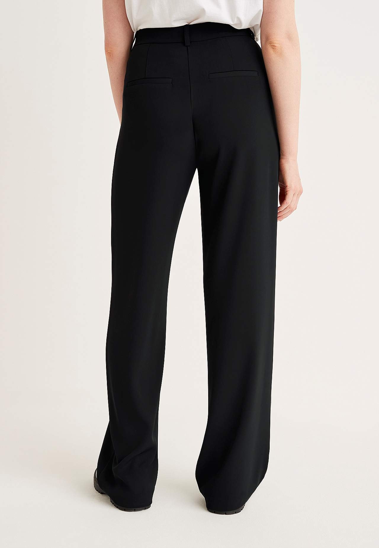 Stylish trousers with wide legs Amanda