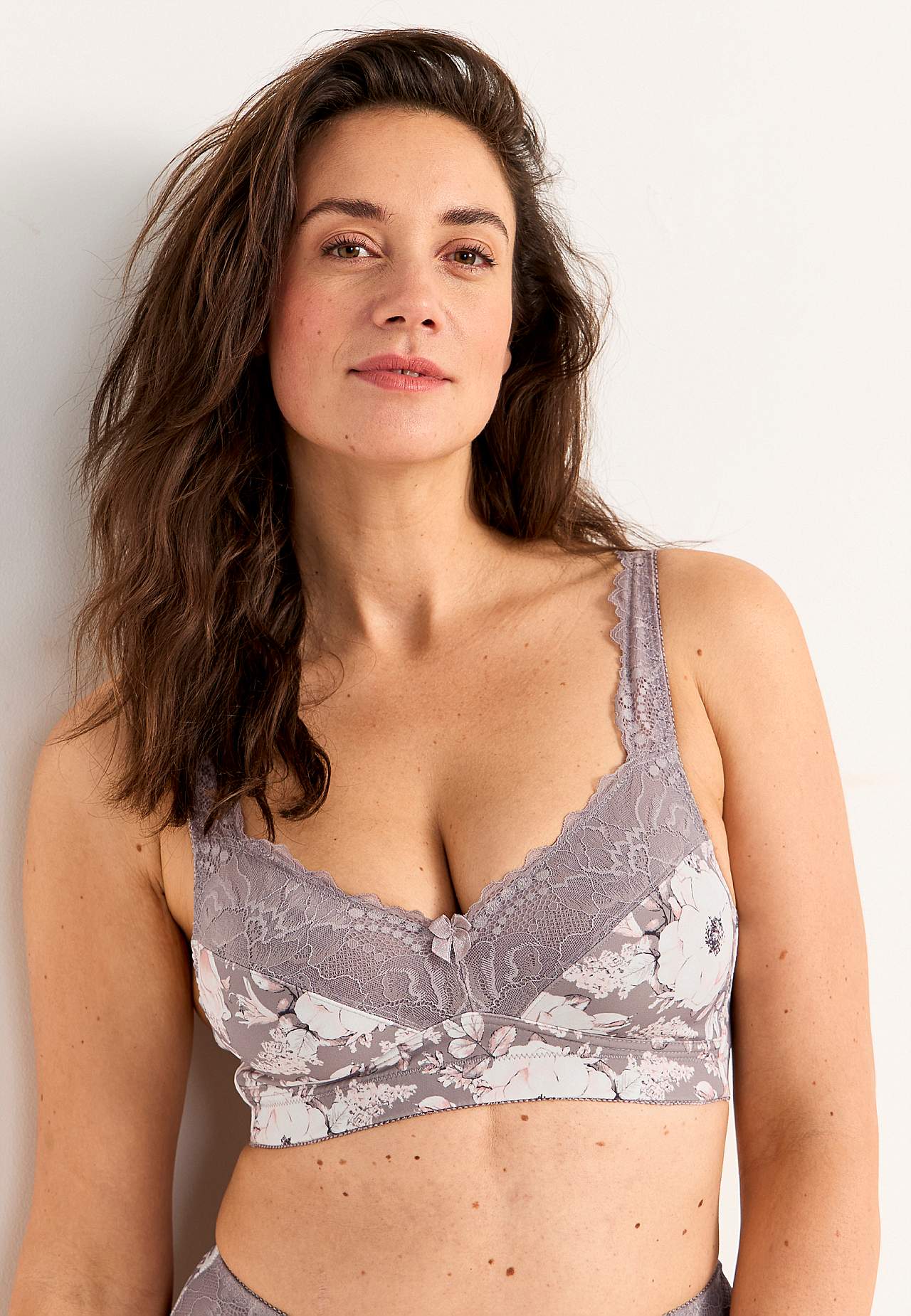 Bra without wire