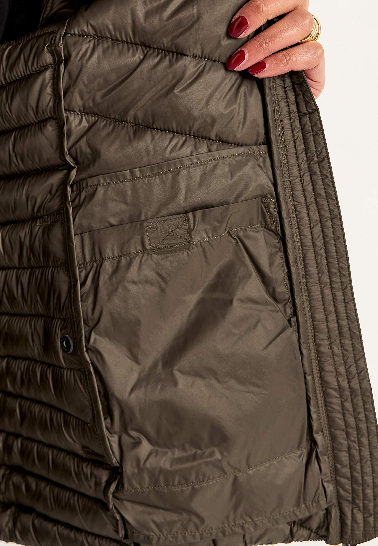 Practical, stylish lightweight jacket