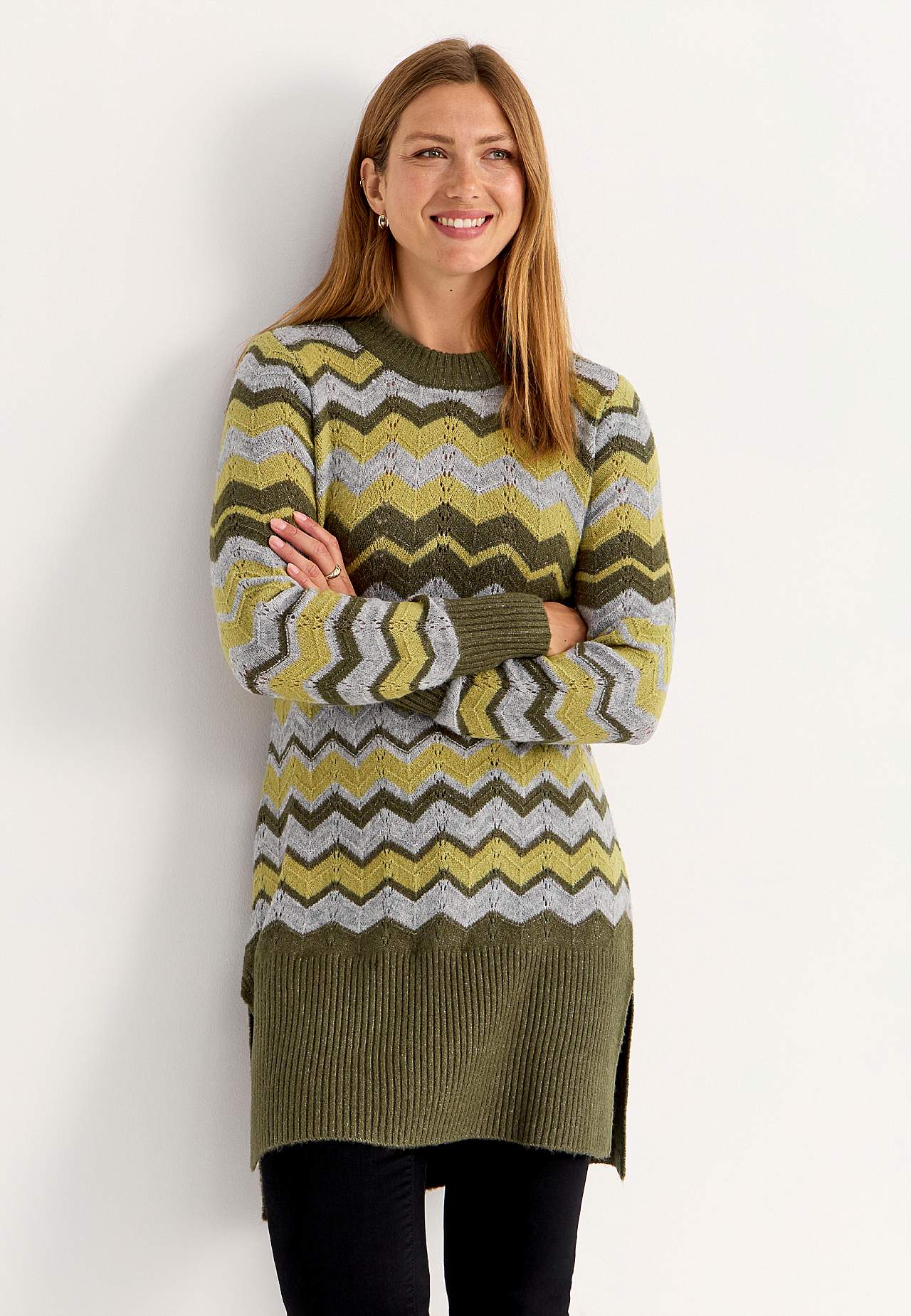 Knitted sweater with zigzag pattern