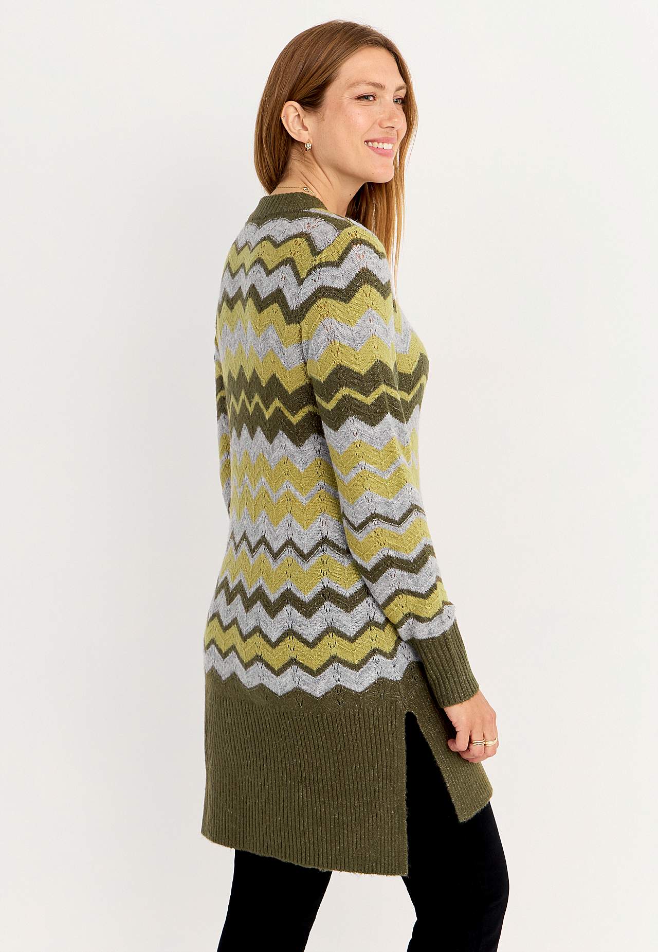 Knitted sweater with zigzag pattern