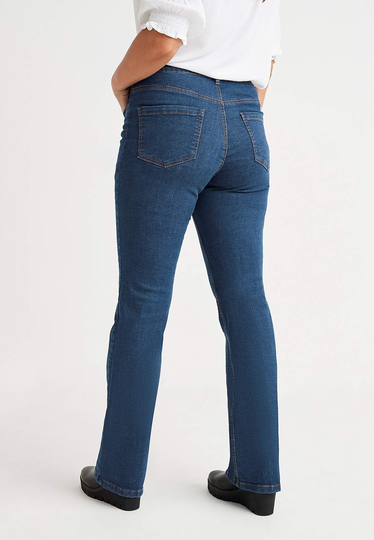 Gently flared jeans Nikita
