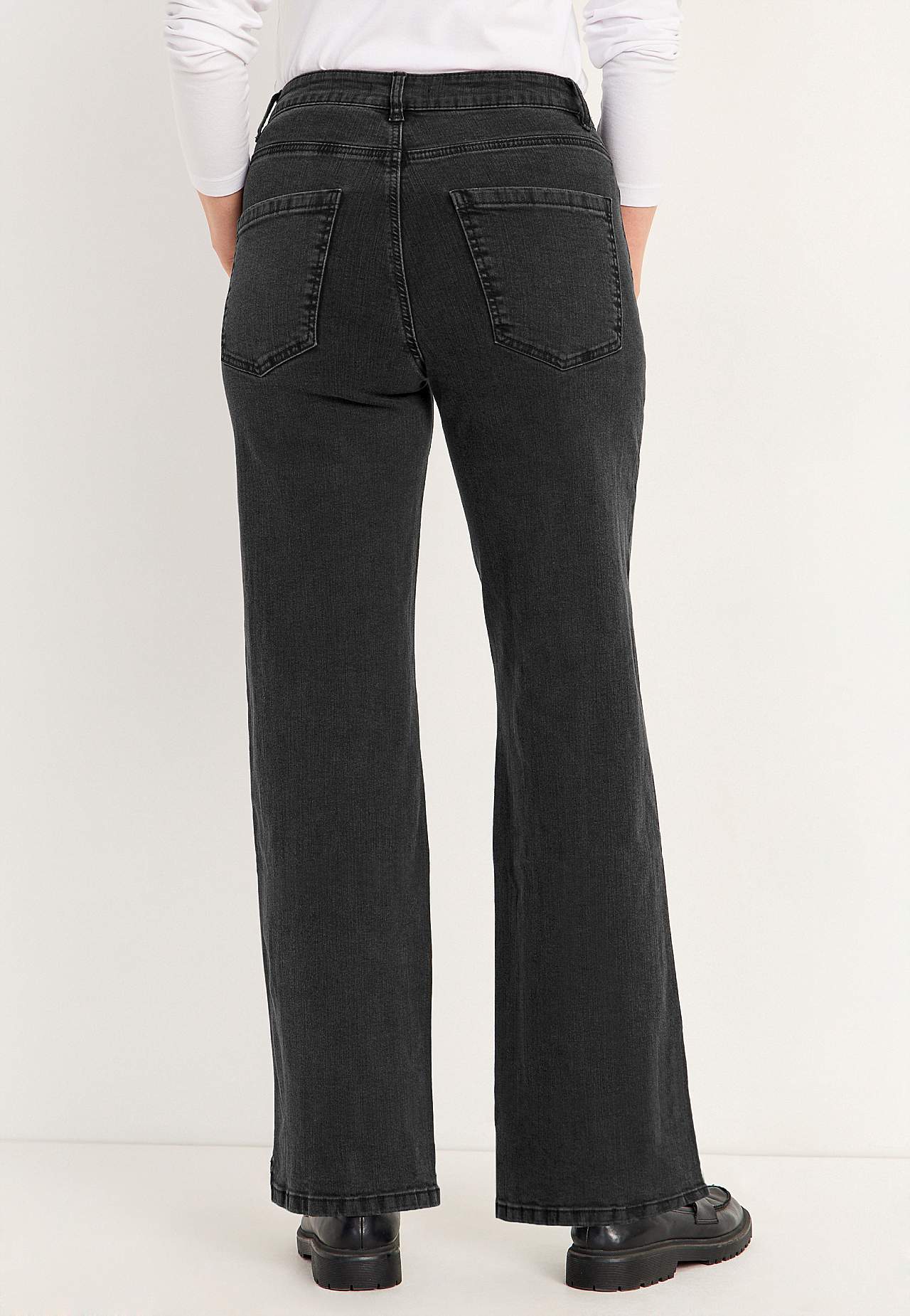Wide jeans with high waist