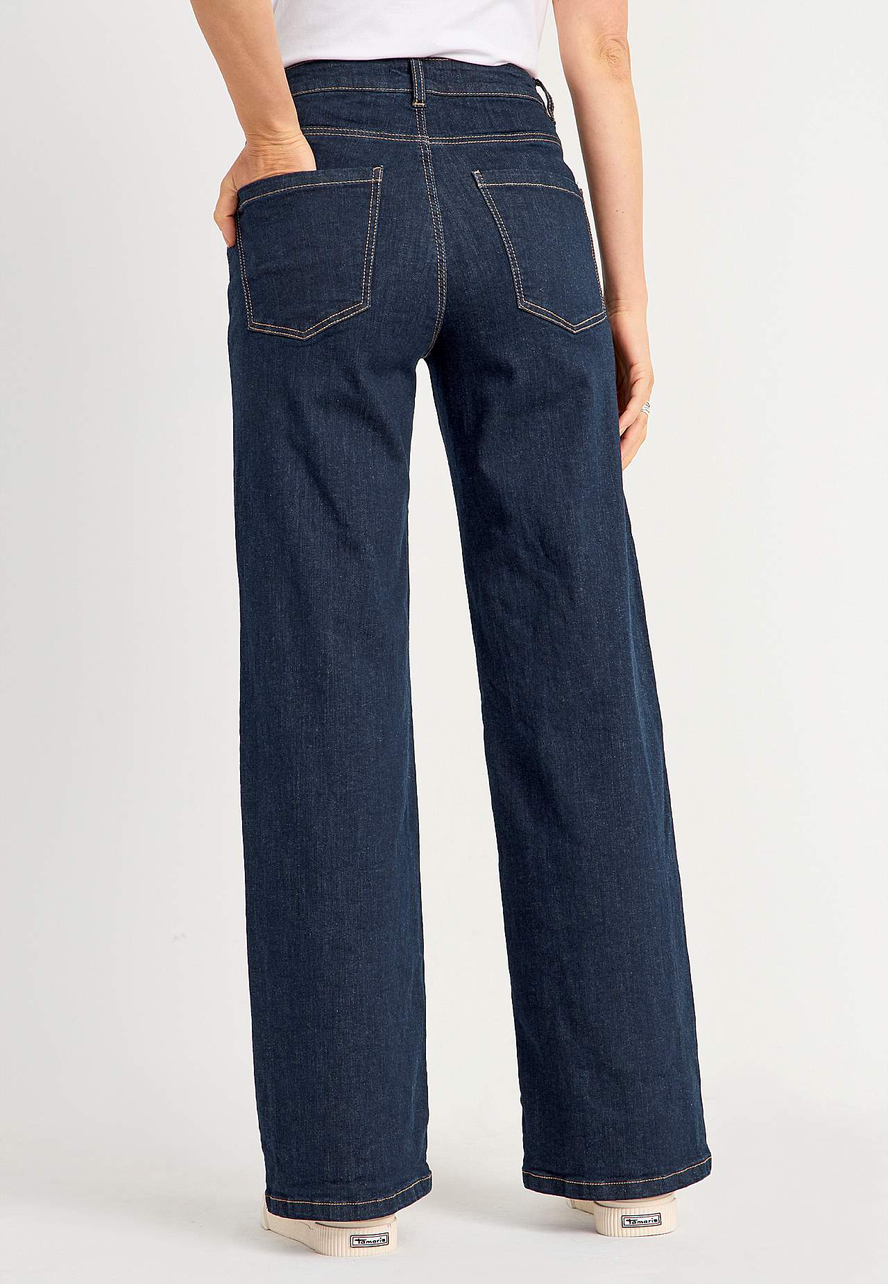 Wide jeans with high waist