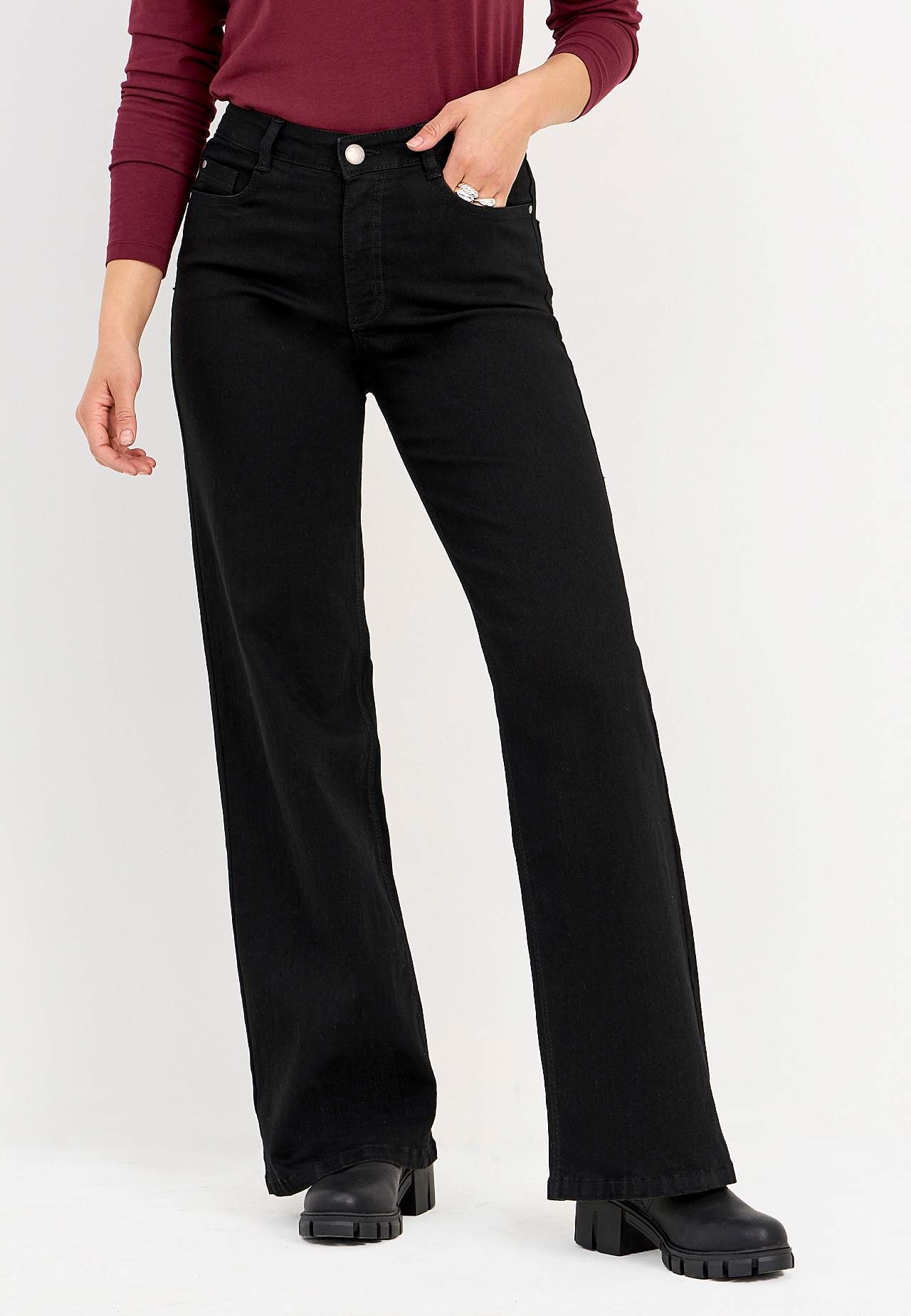 Wide jeans with high waist