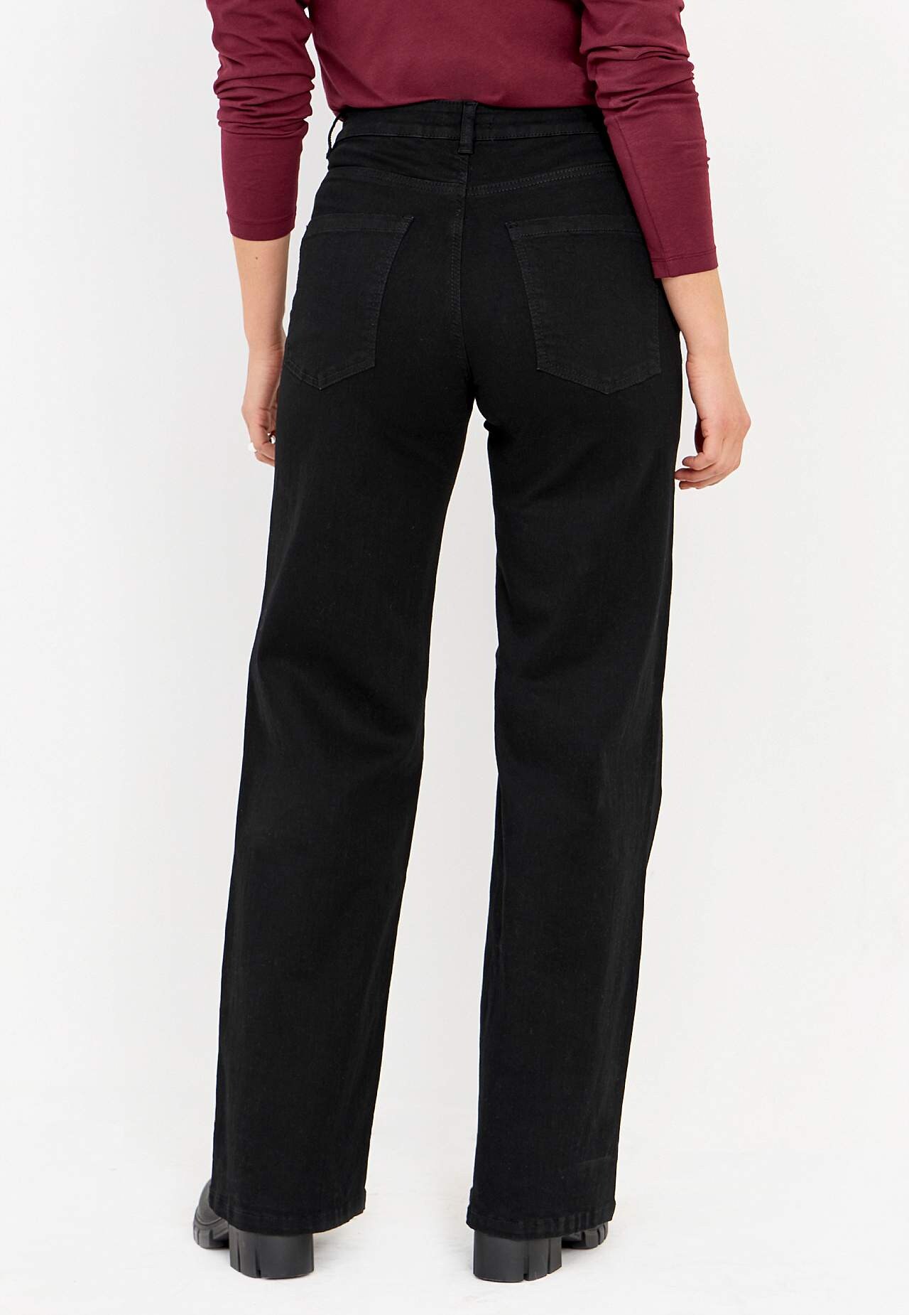 Wide jeans with high waist