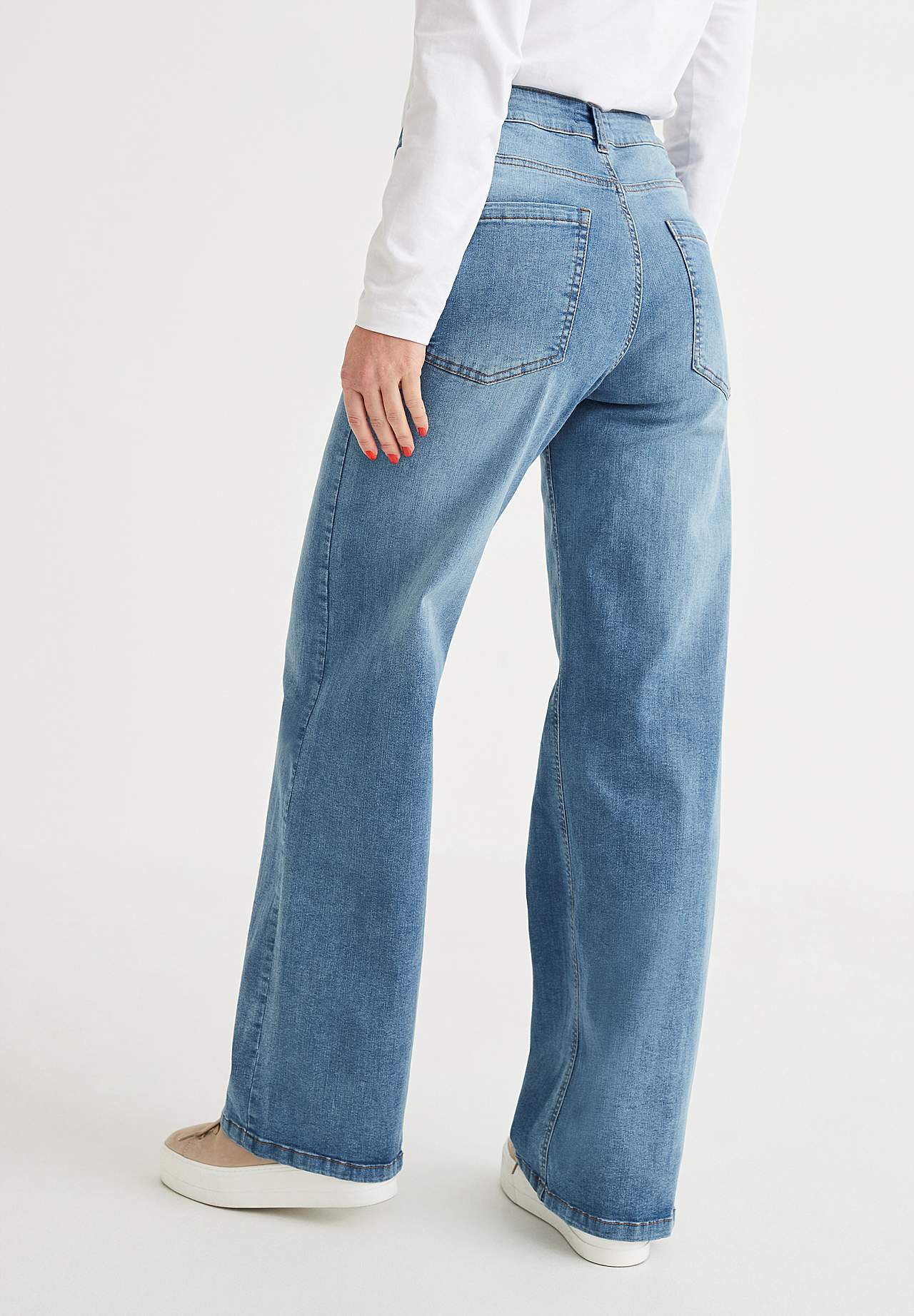 Wide jeans with high waist