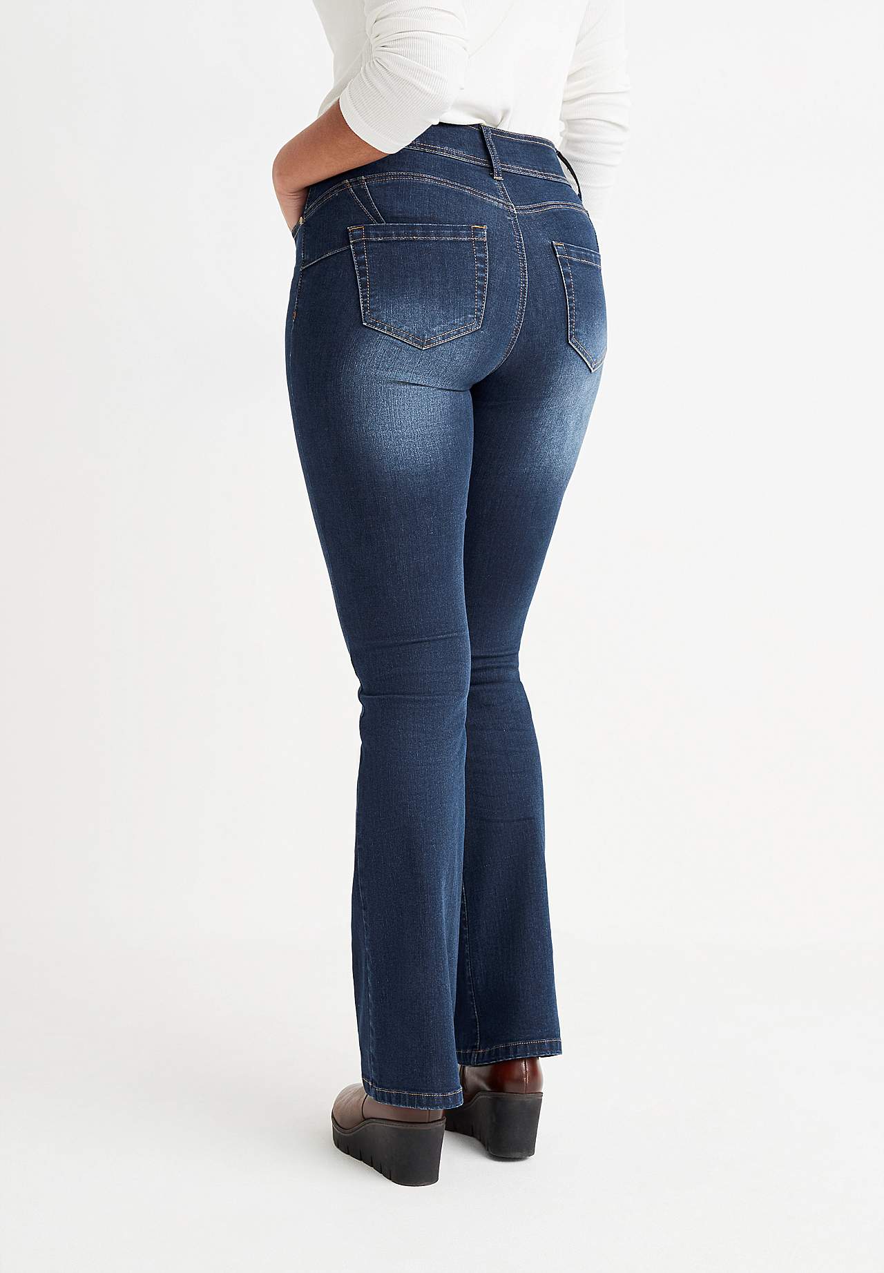 Shaping jeans with bootcut and superstretch