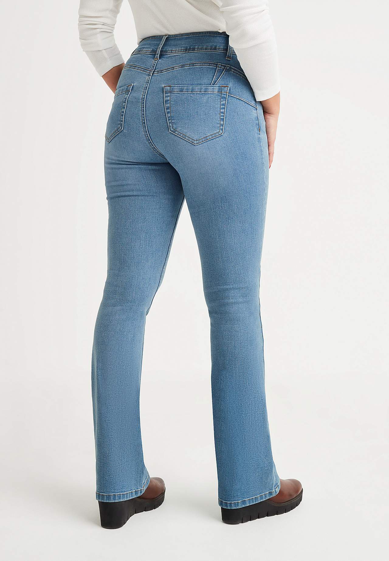 Shaping jeans with bootcut and superstretch