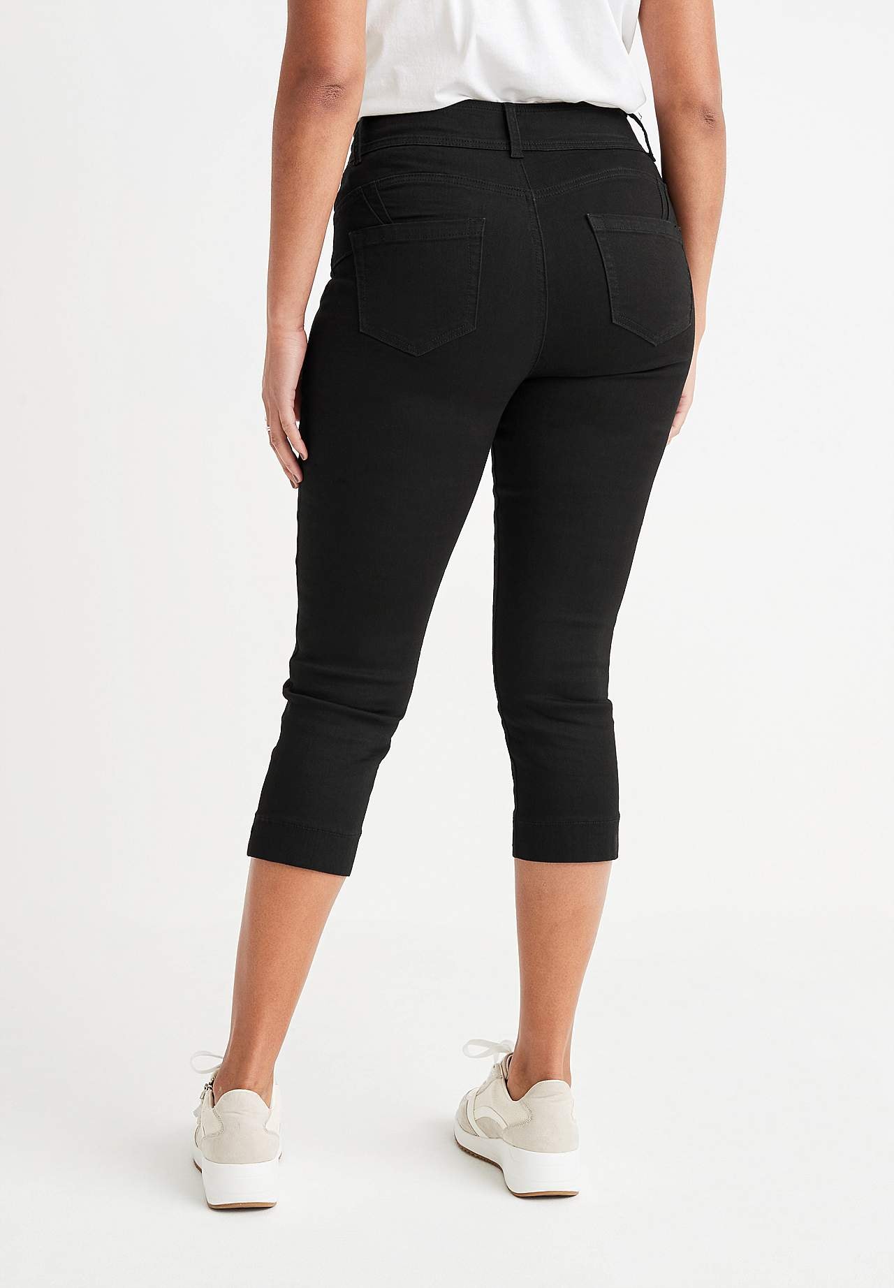 Stretchy crop jeans with shaping effect