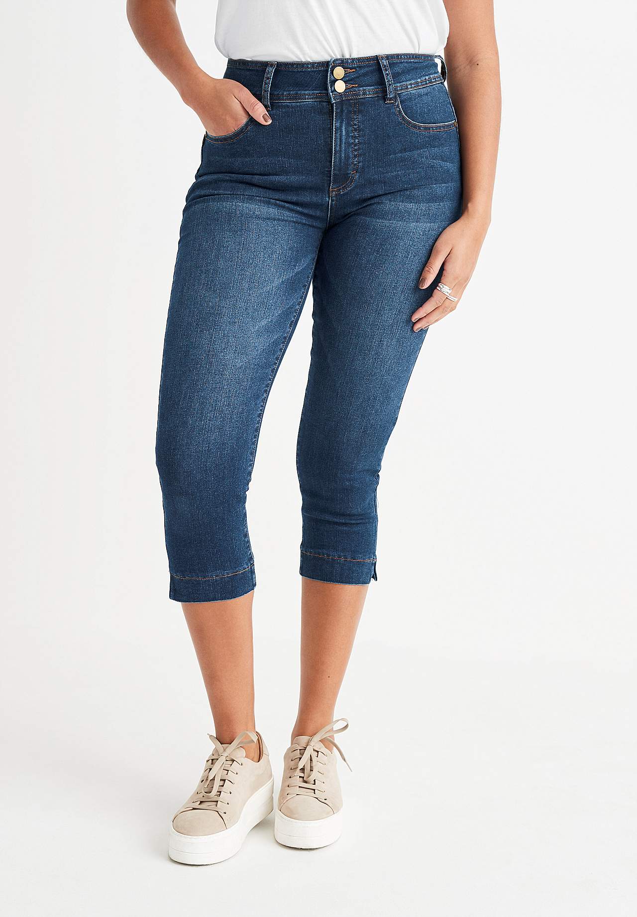 Stretchy crop jeans with shaping effect