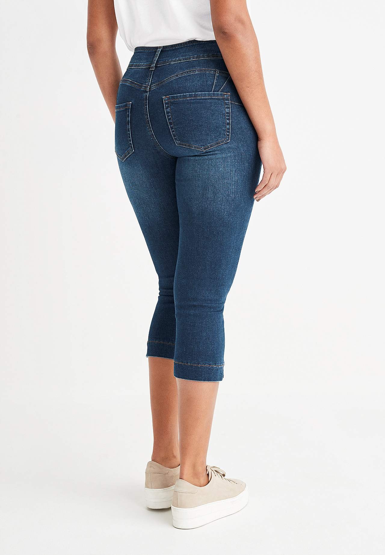 Stretchy crop jeans with shaping effect