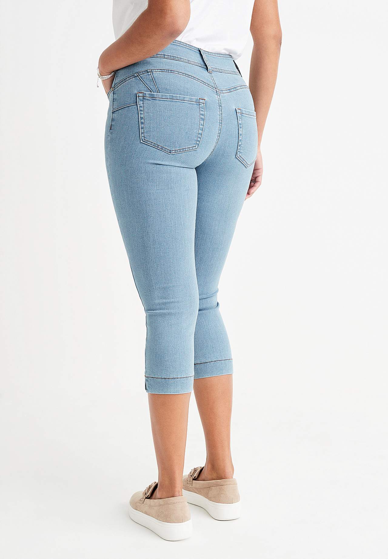 Stretchy crop jeans with shaping effect
