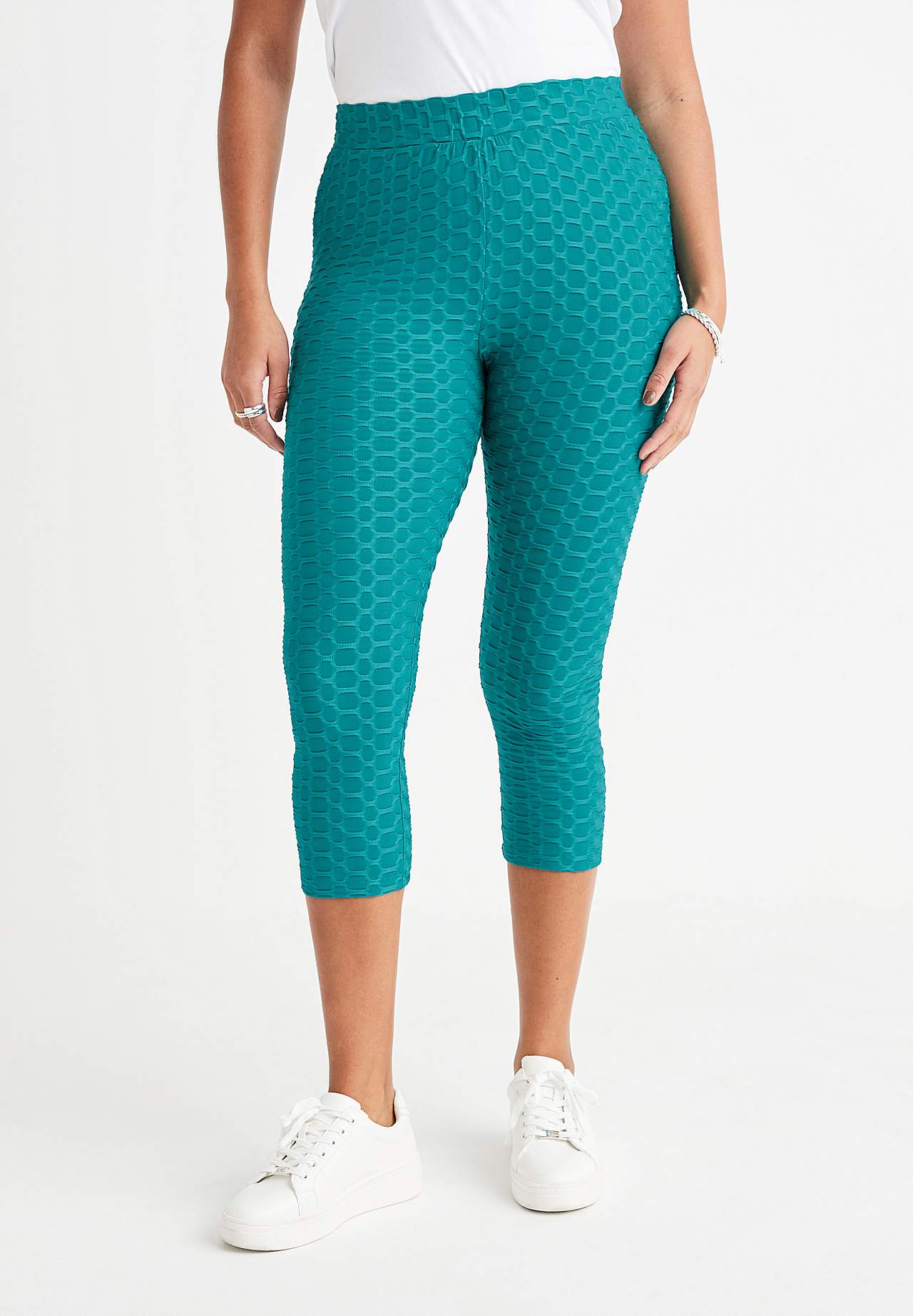 Capri leggings with structural pattern
