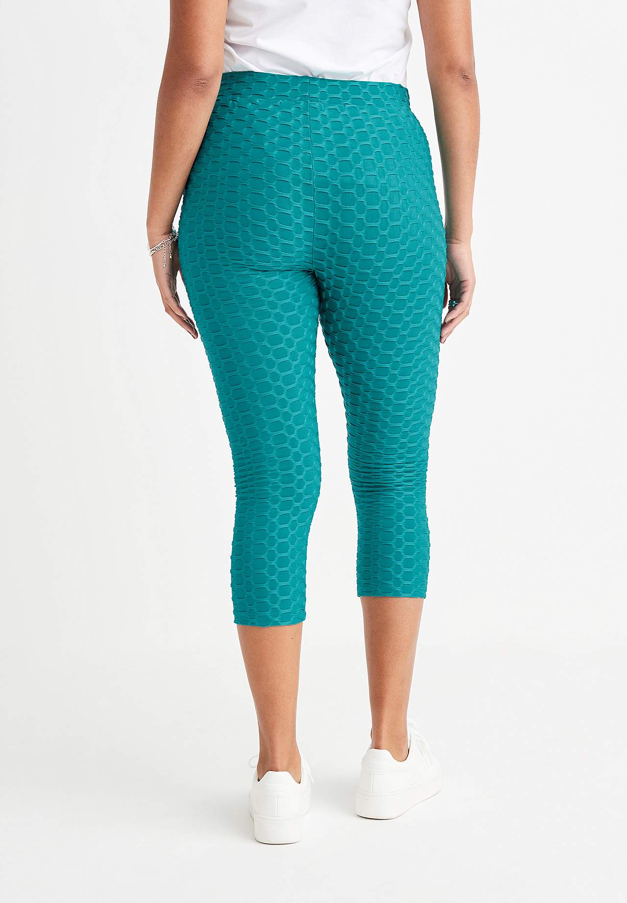 Capri leggings with structural pattern