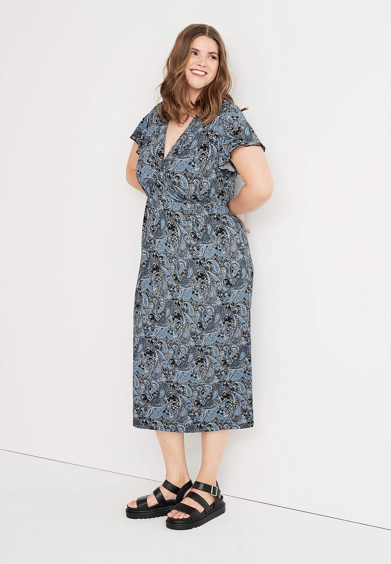 Patterned maxi dress with cutted seam at the waist