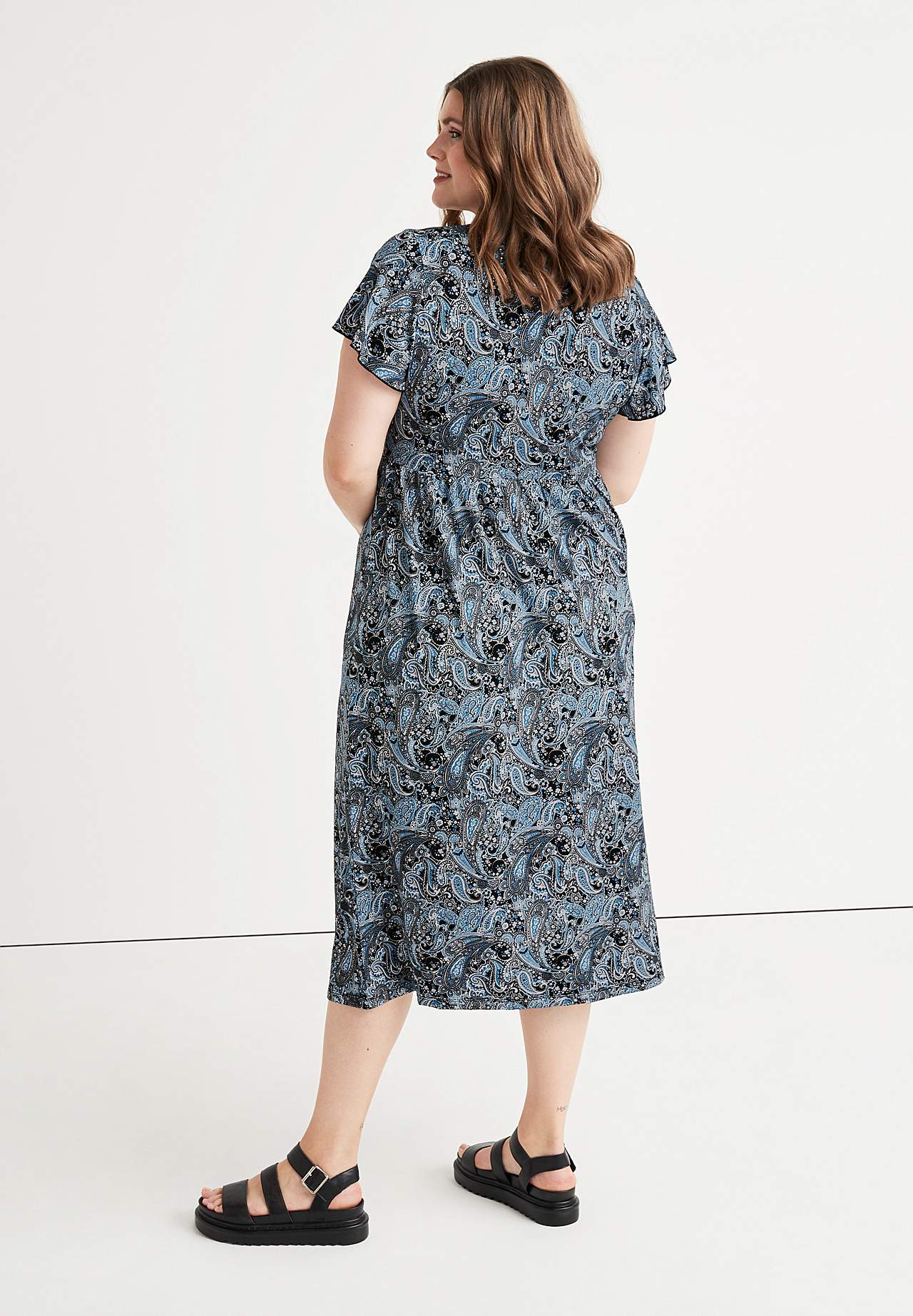 Patterned maxi dress with cutted seam at the waist