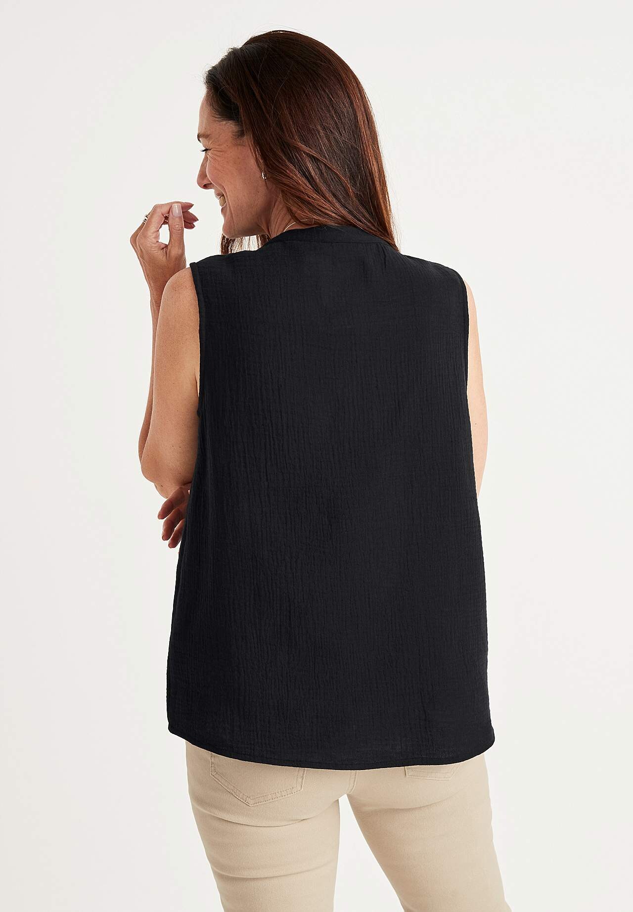 Sleeveless, crinkled blouse
