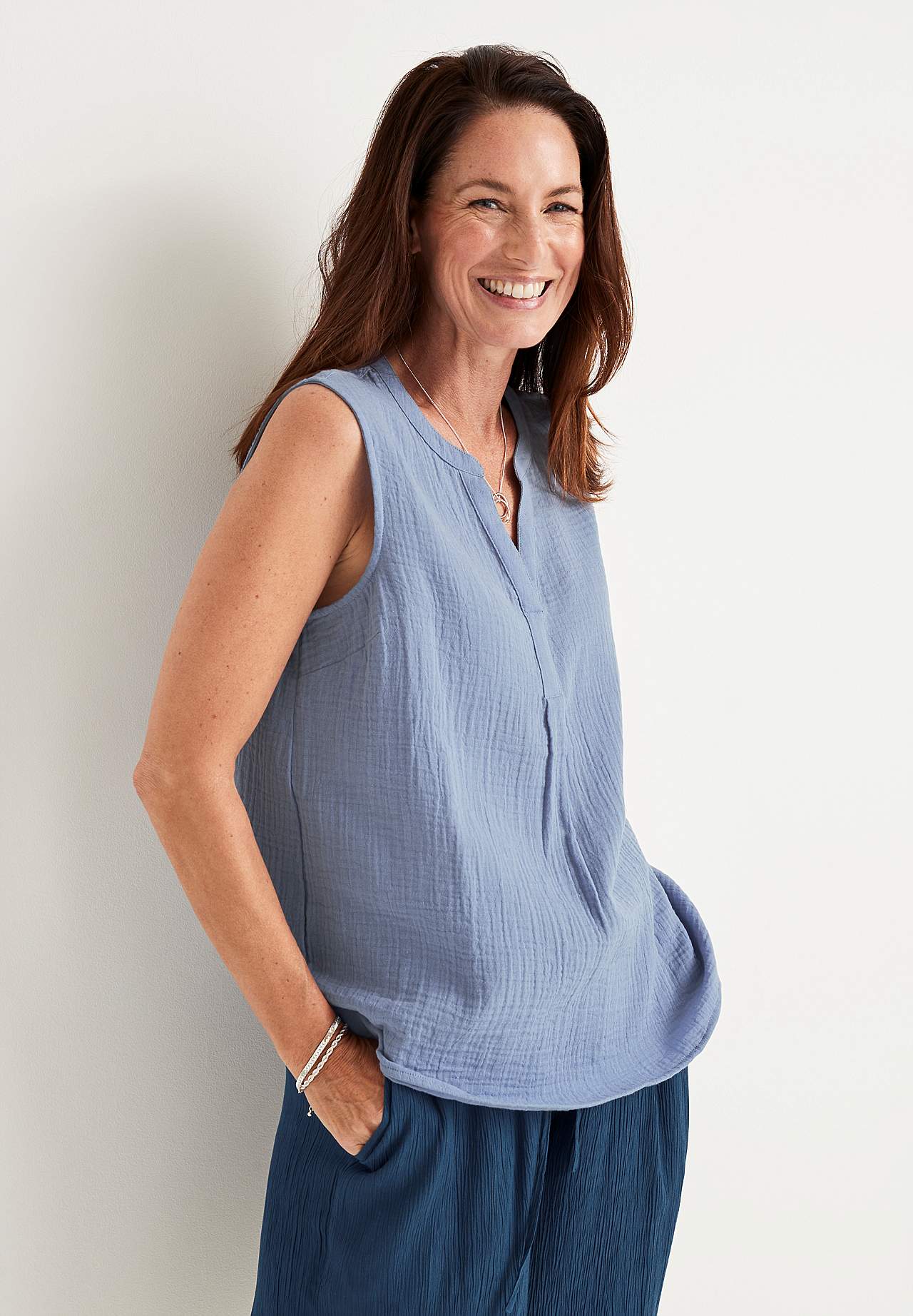 Sleeveless, crinkled blouse Patricia
