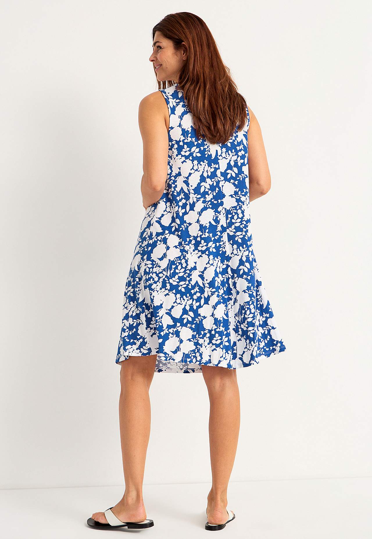 V-neck, sleeveless jersey dress