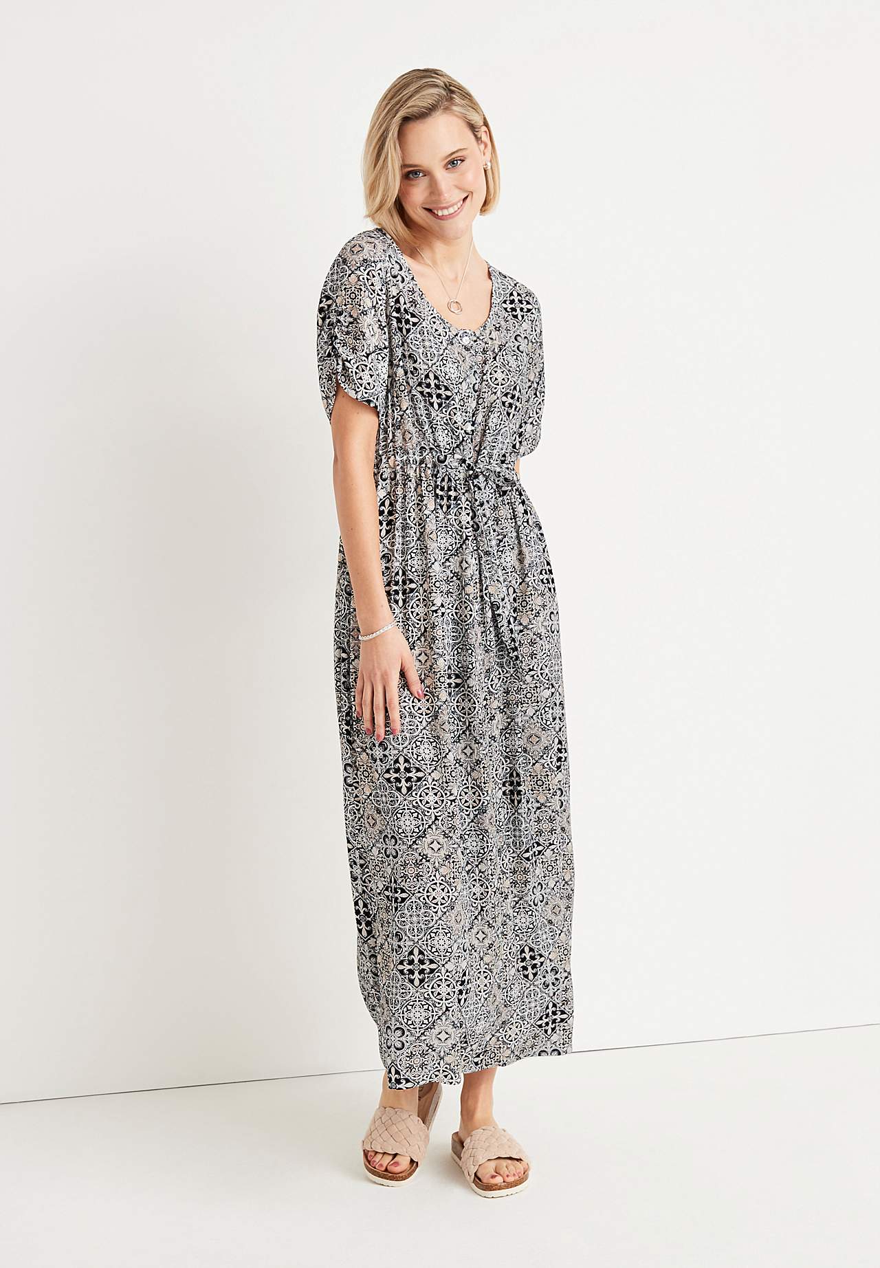 Crepe dress with tie band at the waist