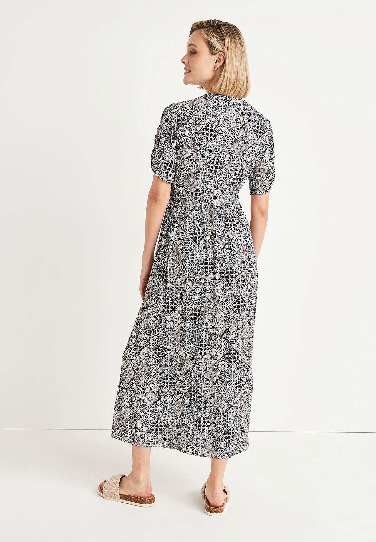 Crepe dress with tie band at the waist
