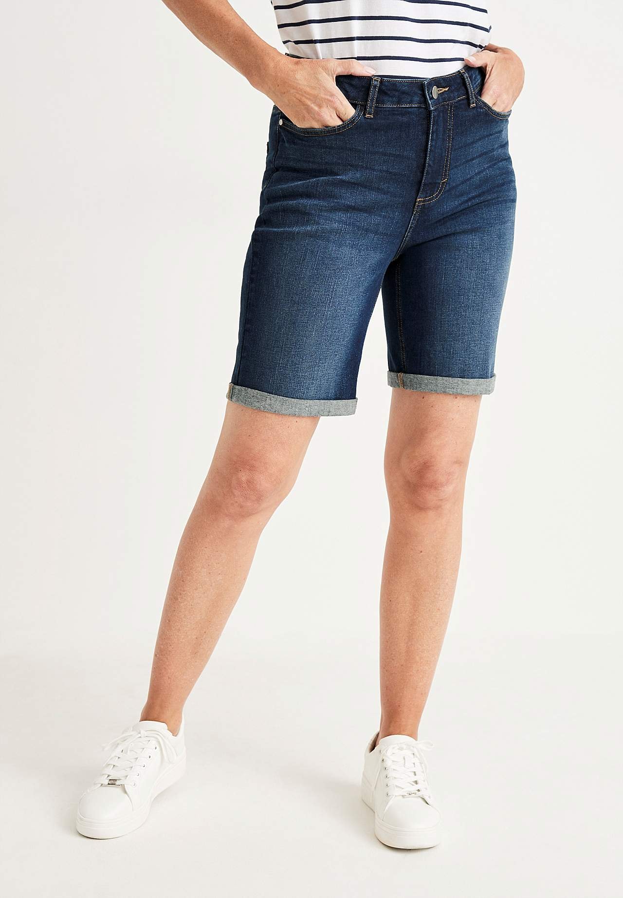 Denim shorts with comfortable stretch