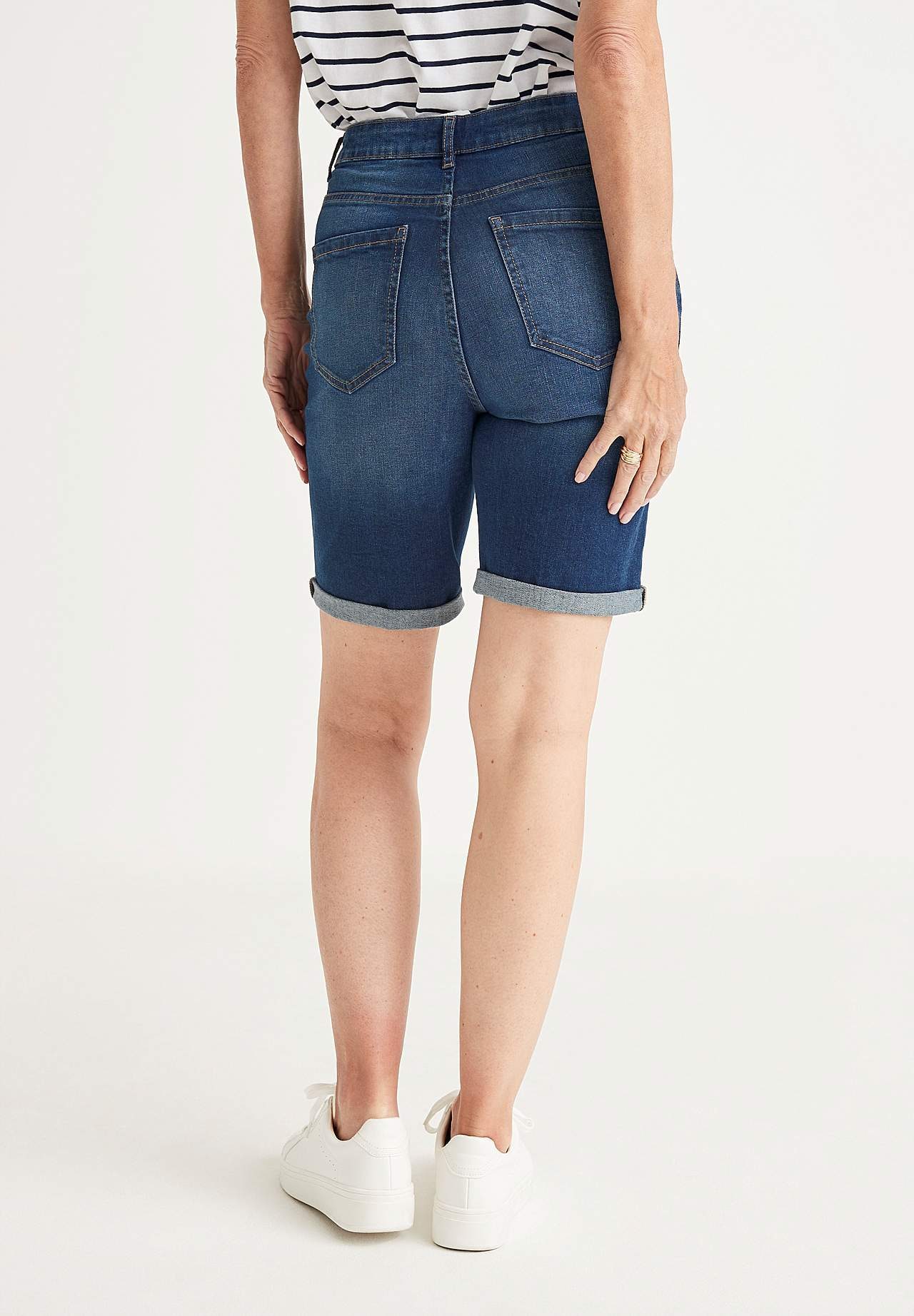 Denim shorts with comfortable stretch