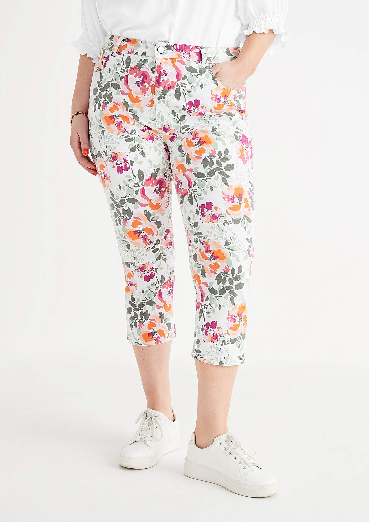 Capri trousers with a flower pattern