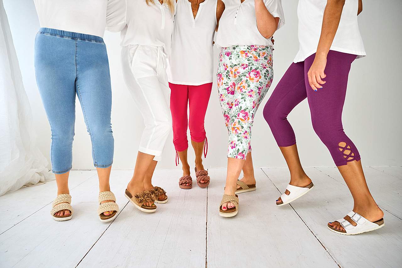 Capri trousers with a flower pattern