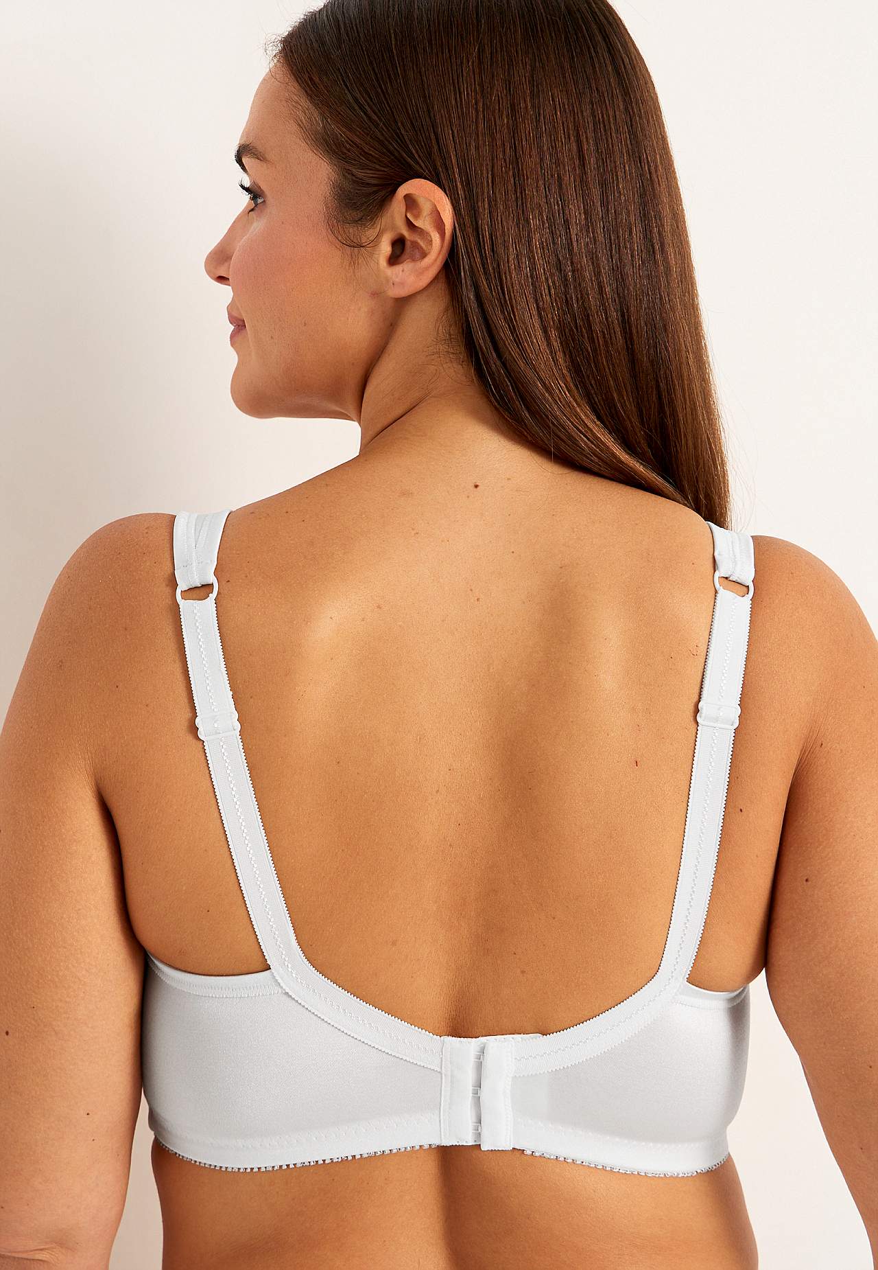 Bra with soft lace