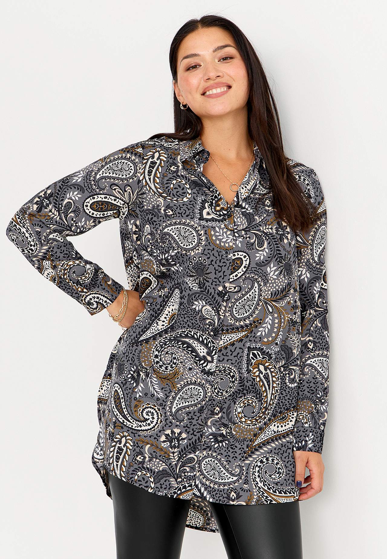 Long shirt with buttons